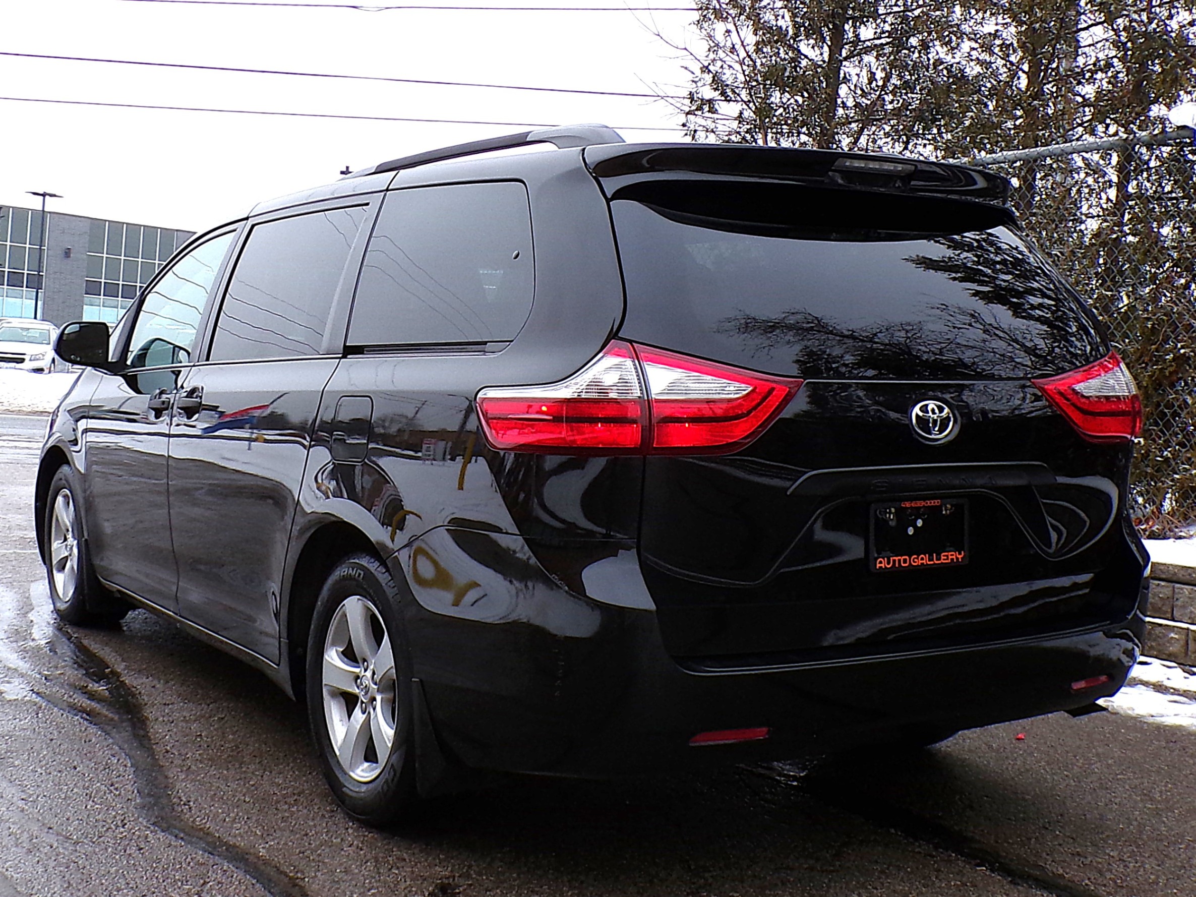 /autogallery/2015-Toyota-Sienna-3751221744358846.jpg