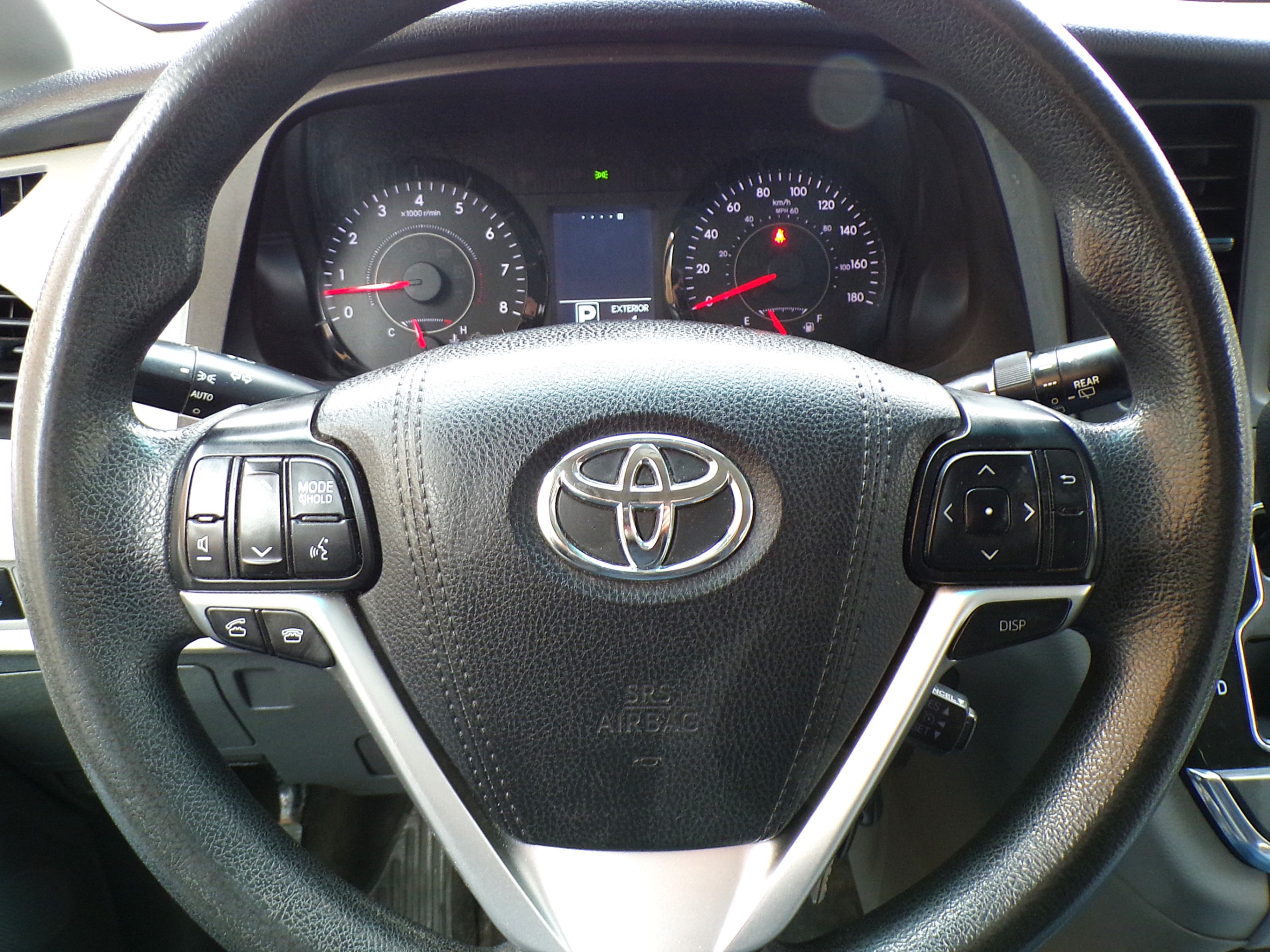 /autogallery/2015-Toyota-Sienna-47924908399211197.jpg