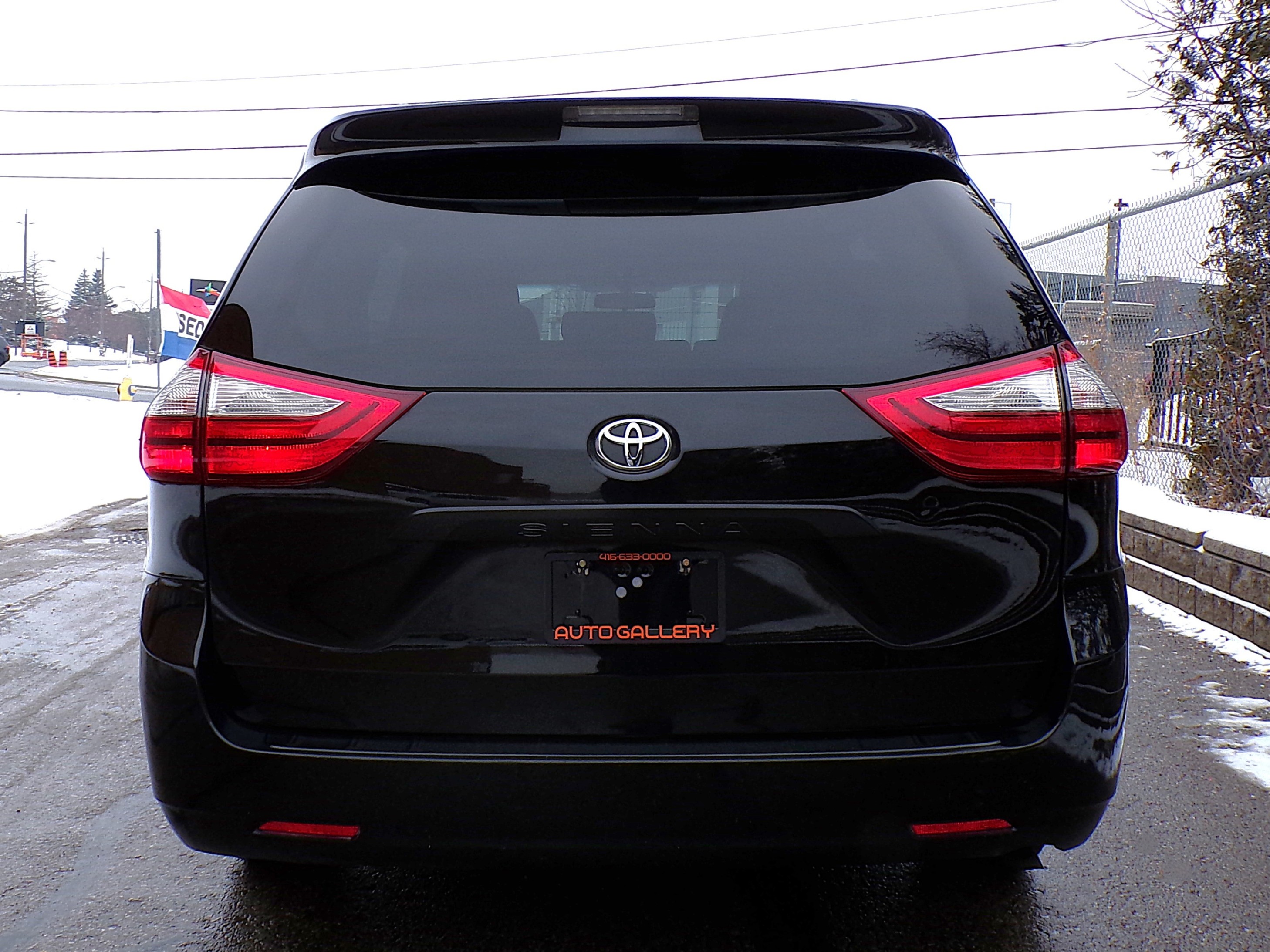/autogallery/2015-Toyota-Sienna-502442976779091.jpg
