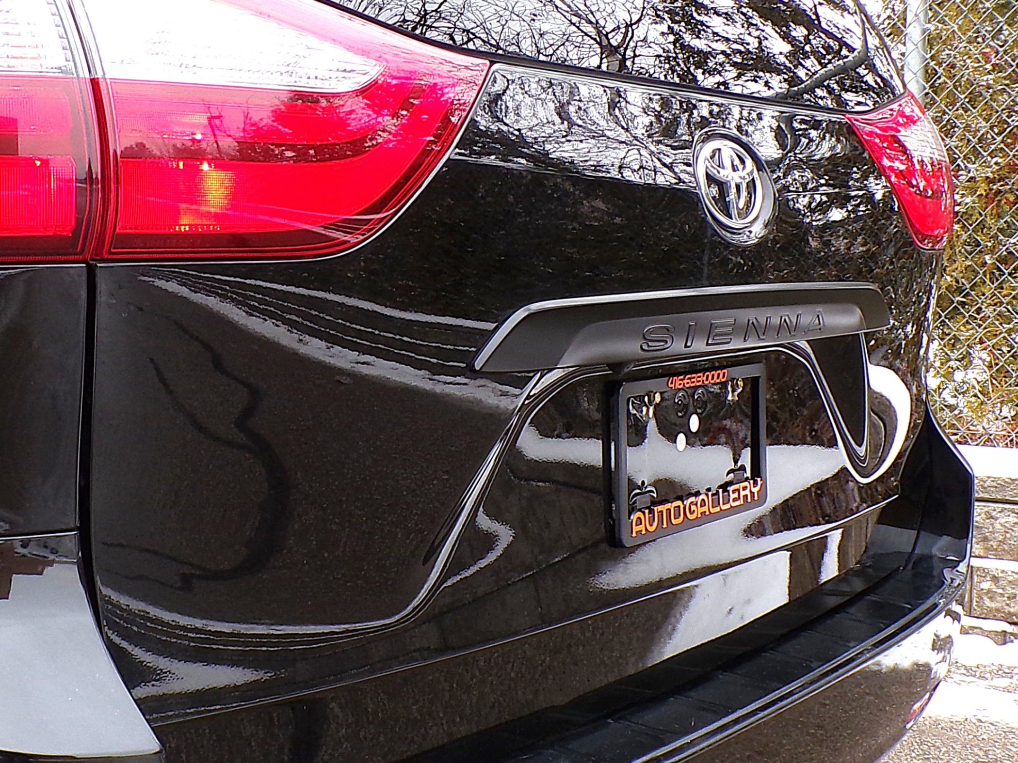 /autogallery/2015-Toyota-Sienna-7969848198150267.jpg