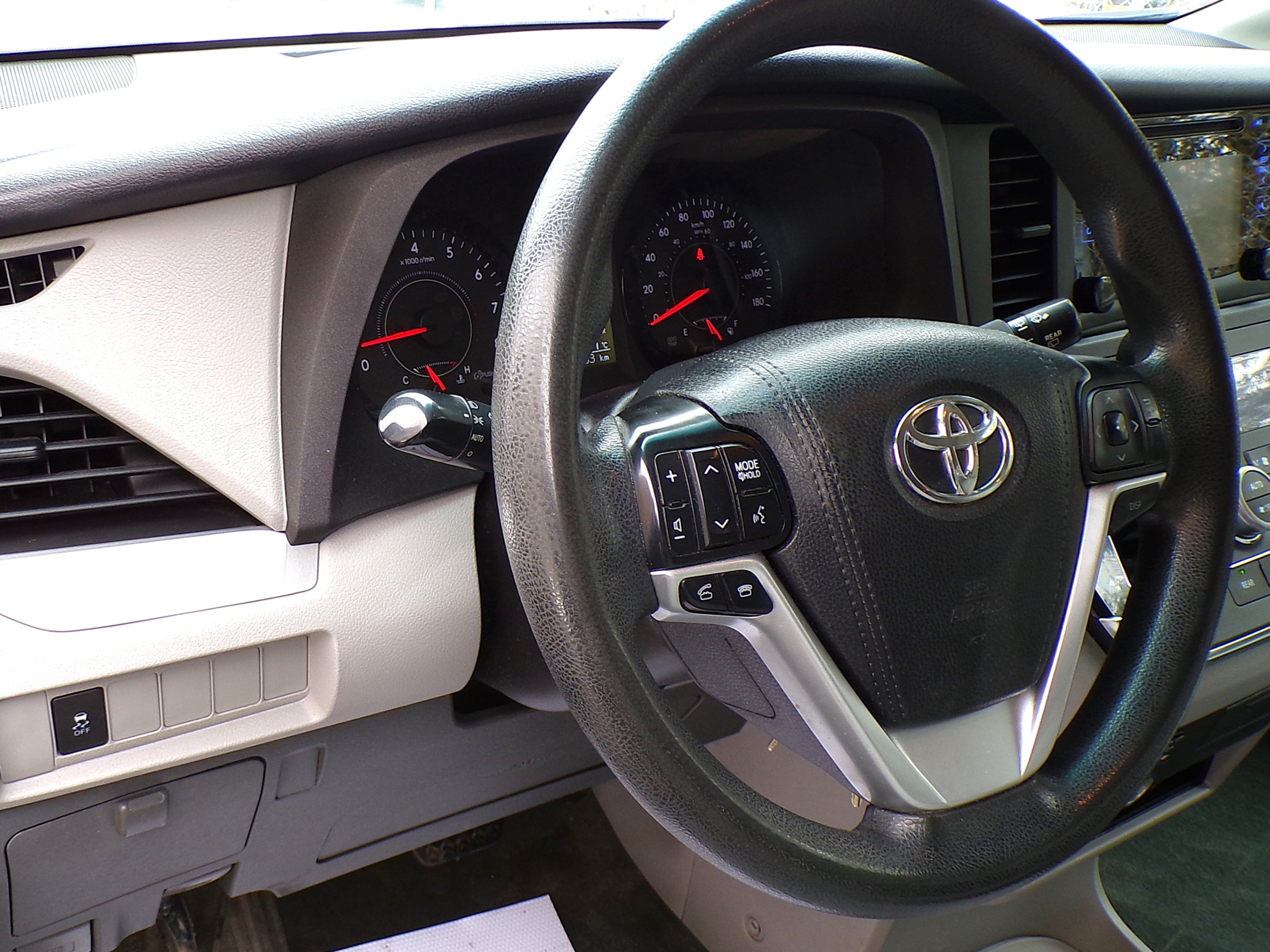 /autogallery/2015-Toyota-Sienna-841968166434325.jpg