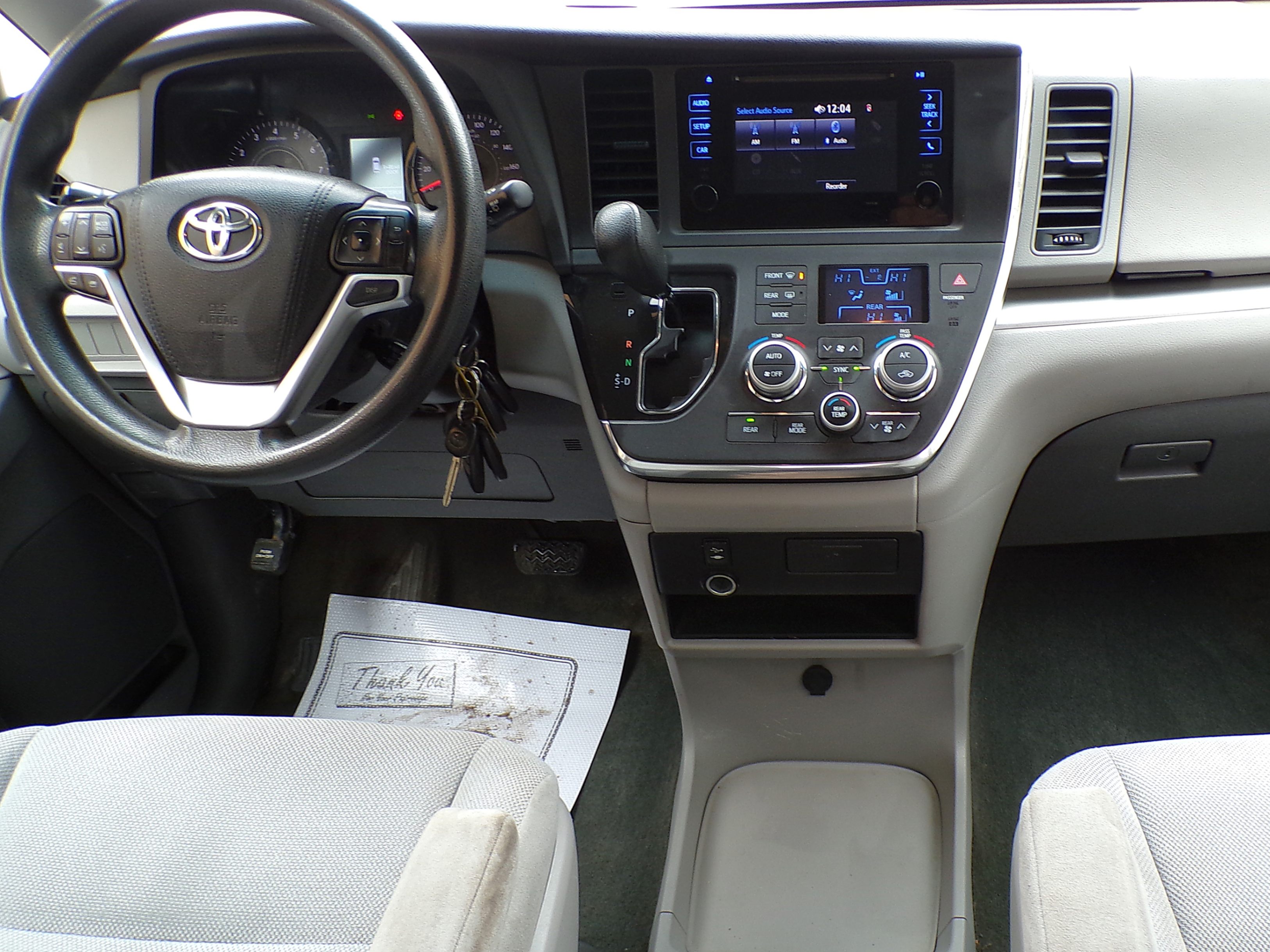 /autogallery/2015-Toyota-Sienna-890891845686729.jpg