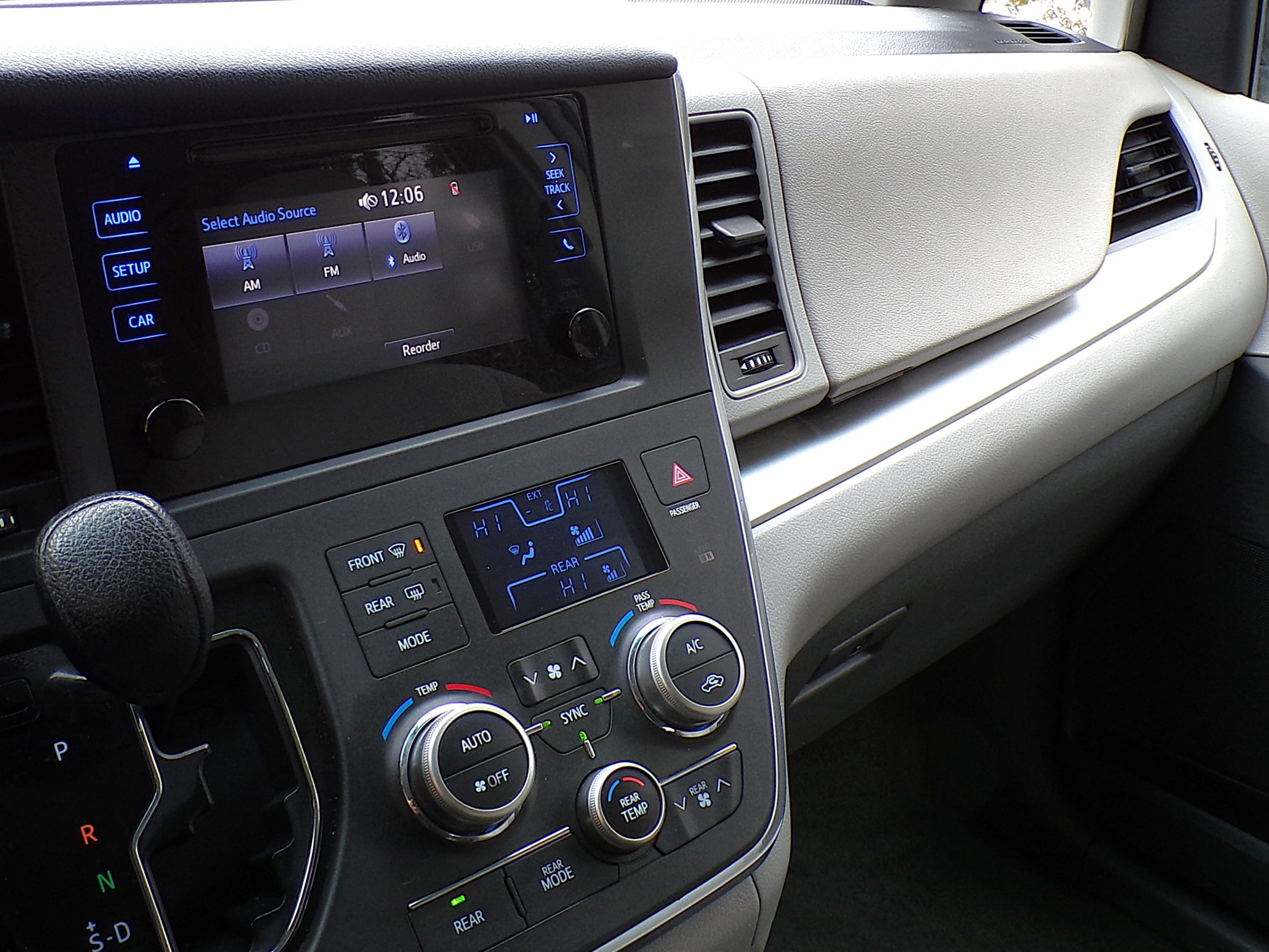 /autogallery/2015-Toyota-Sienna-9367806971429926.jpg