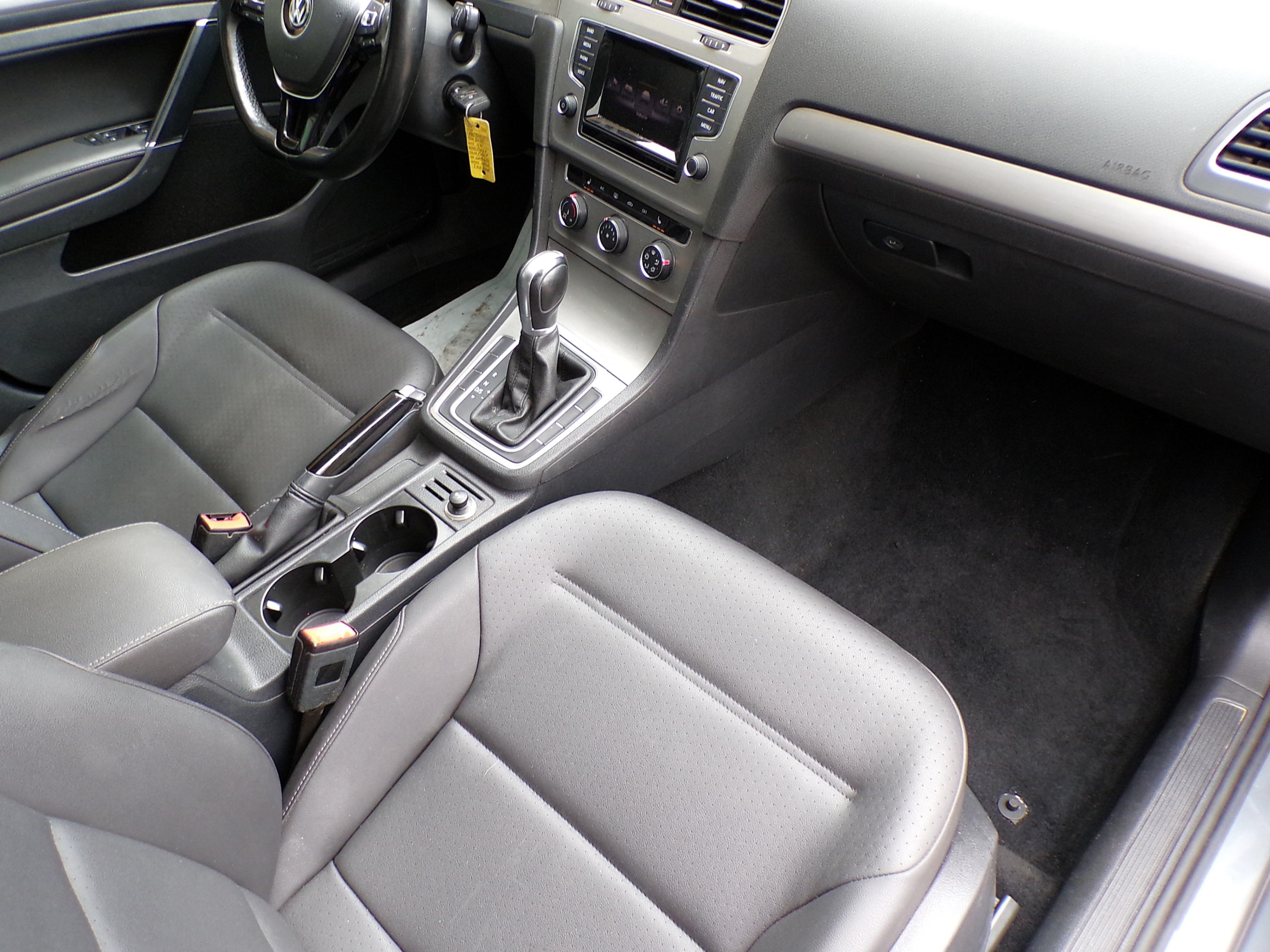 /autogallery/2015-Volkswagen-Golf-3263843912188944.jpg