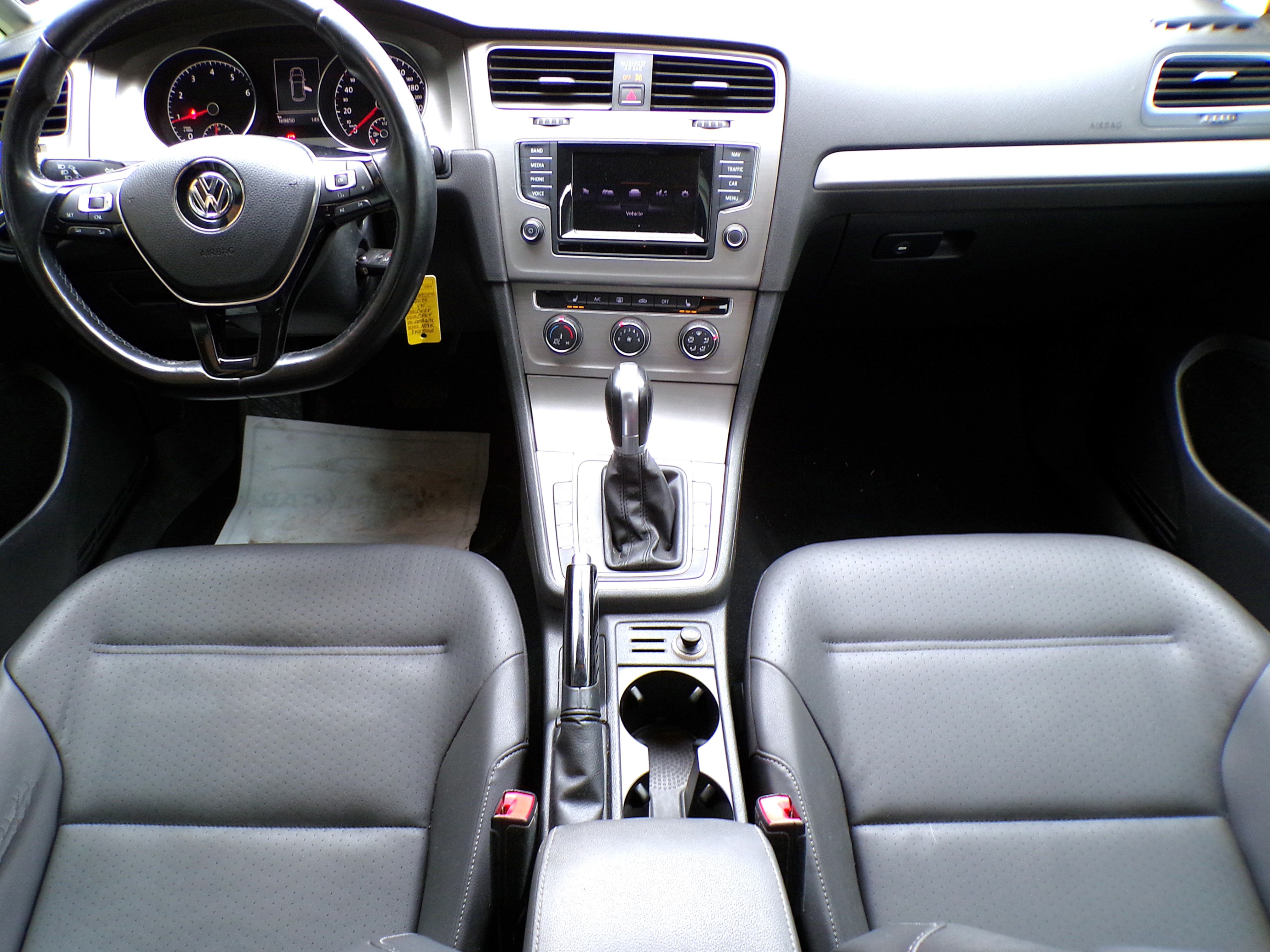 /autogallery/2015-Volkswagen-Golf-5935847113979744.jpg