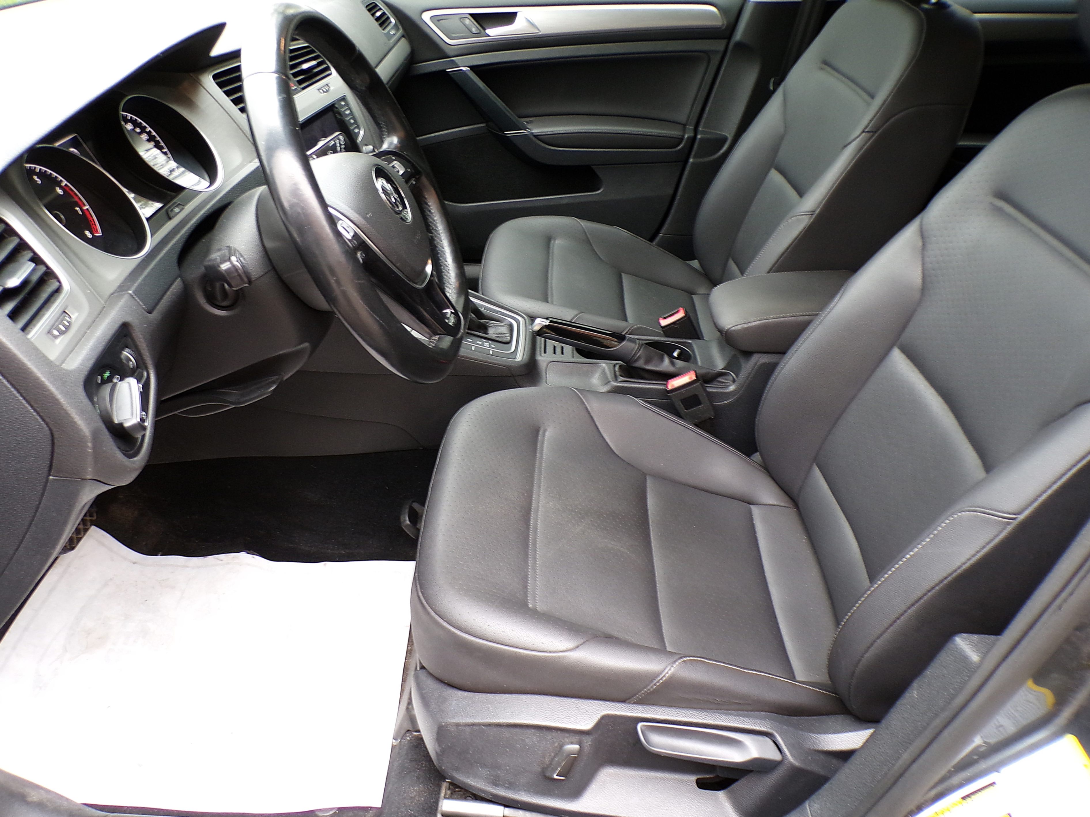 /autogallery/2015-Volkswagen-Golf-7054684202237869.jpg