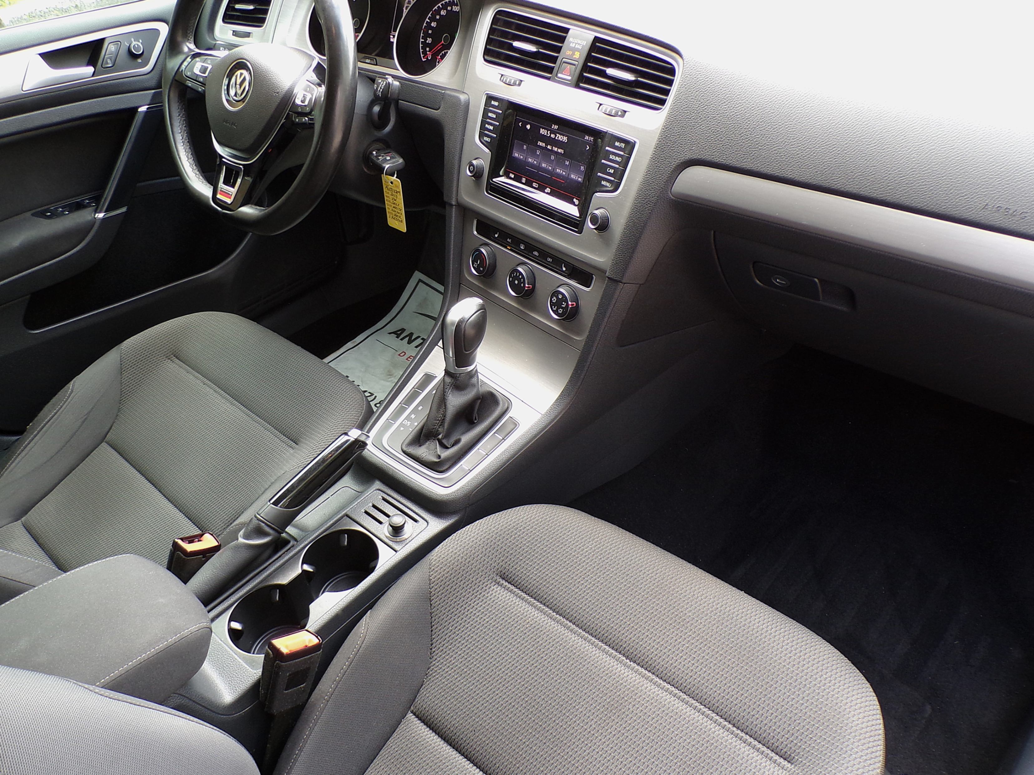 /autogallery/2015-Volkswagen-GolfSportwagon-059642063476853524.jpg