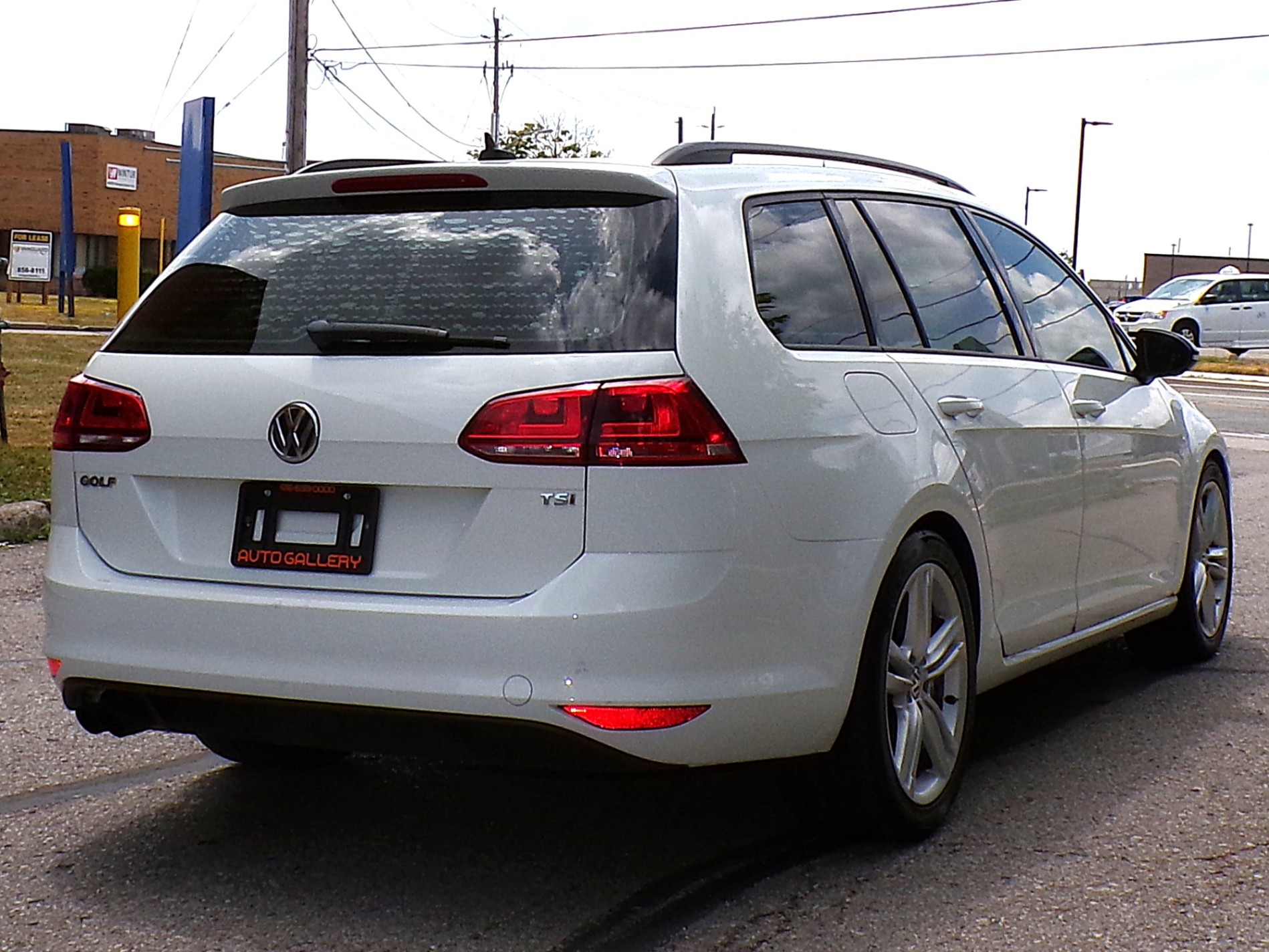 /autogallery/2015-Volkswagen-GolfSportwagon-8092564413948107.jpg