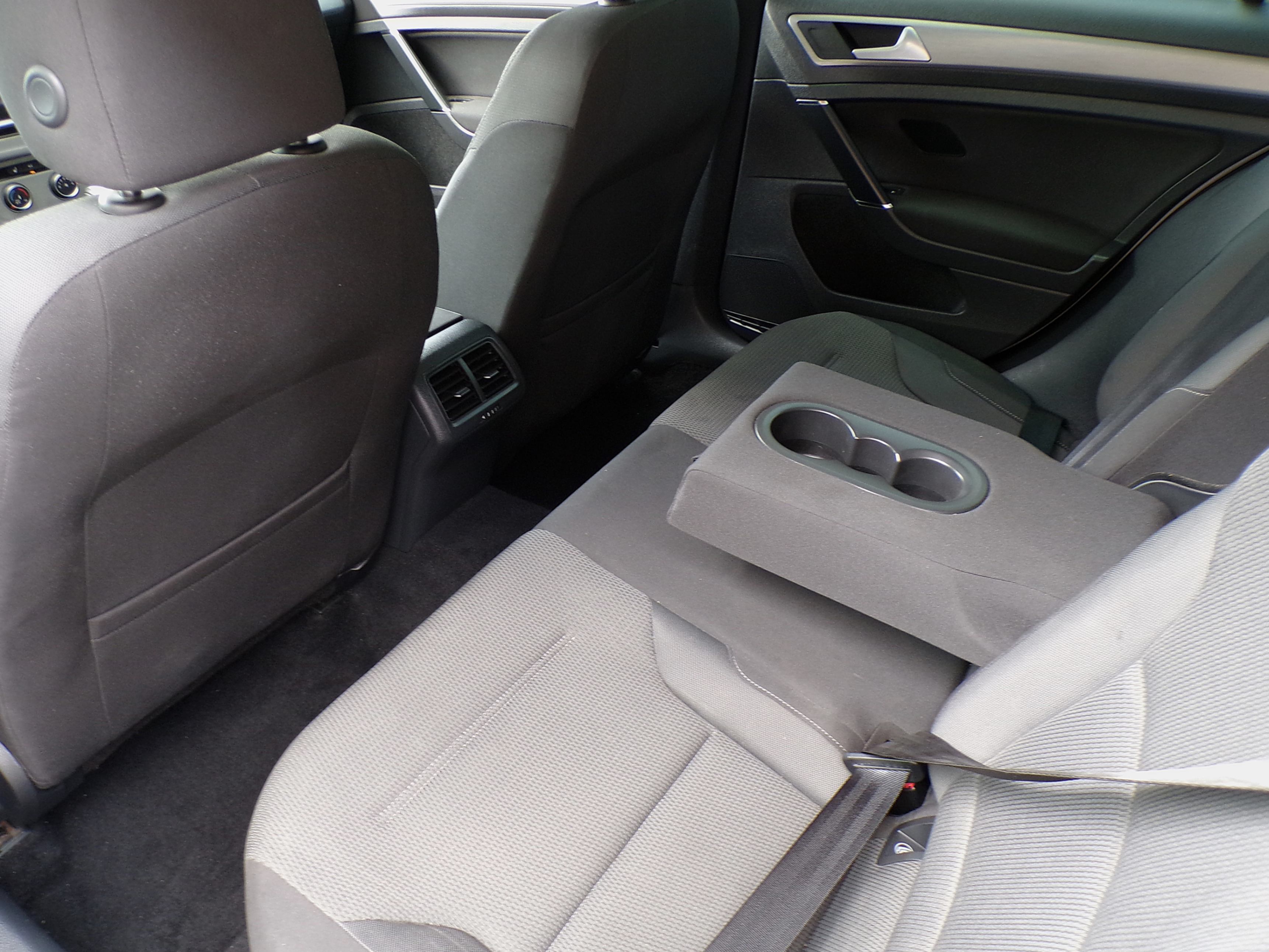 /autogallery/2015-Volkswagen-GolfSportwagon-9423503959248618.jpg