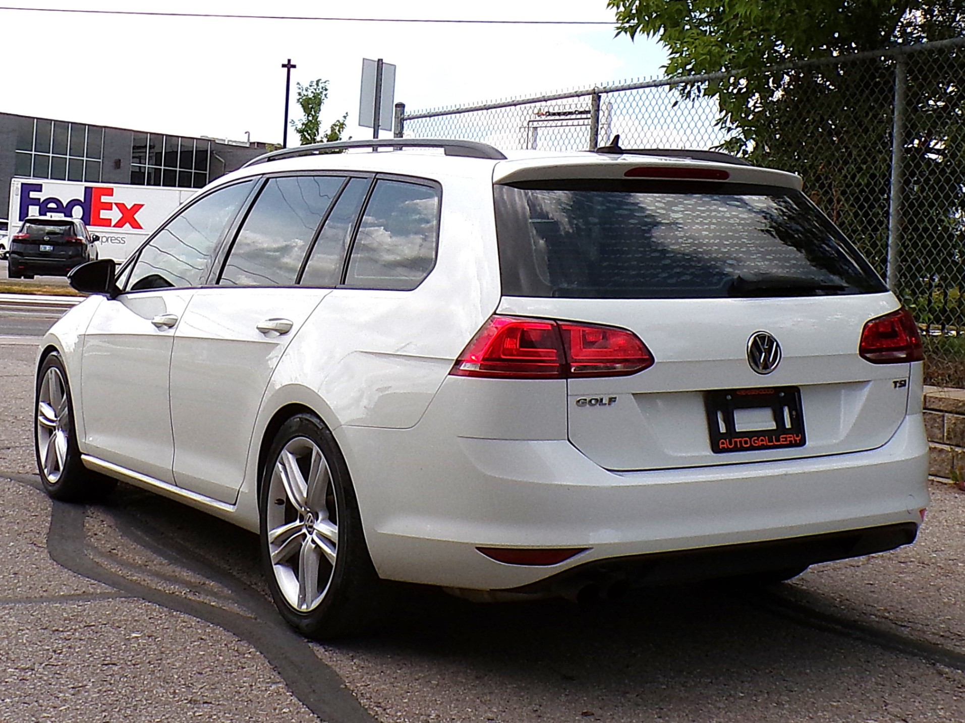 /autogallery/2015-Volkswagen-GolfSportwagon-9568663938712845.jpg