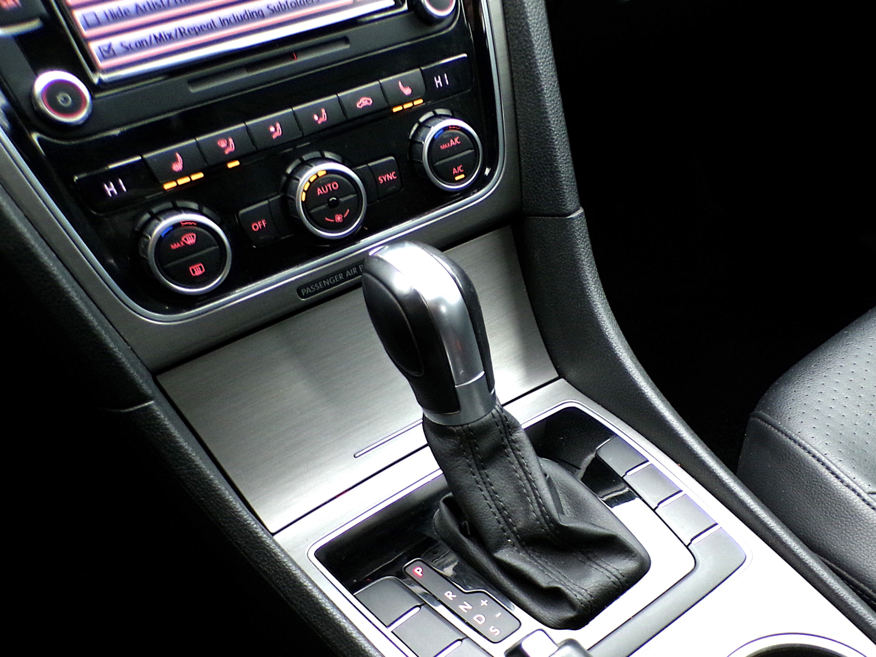 /autogallery/2015-Volkswagen-Passat-07070346299886787.jpg
