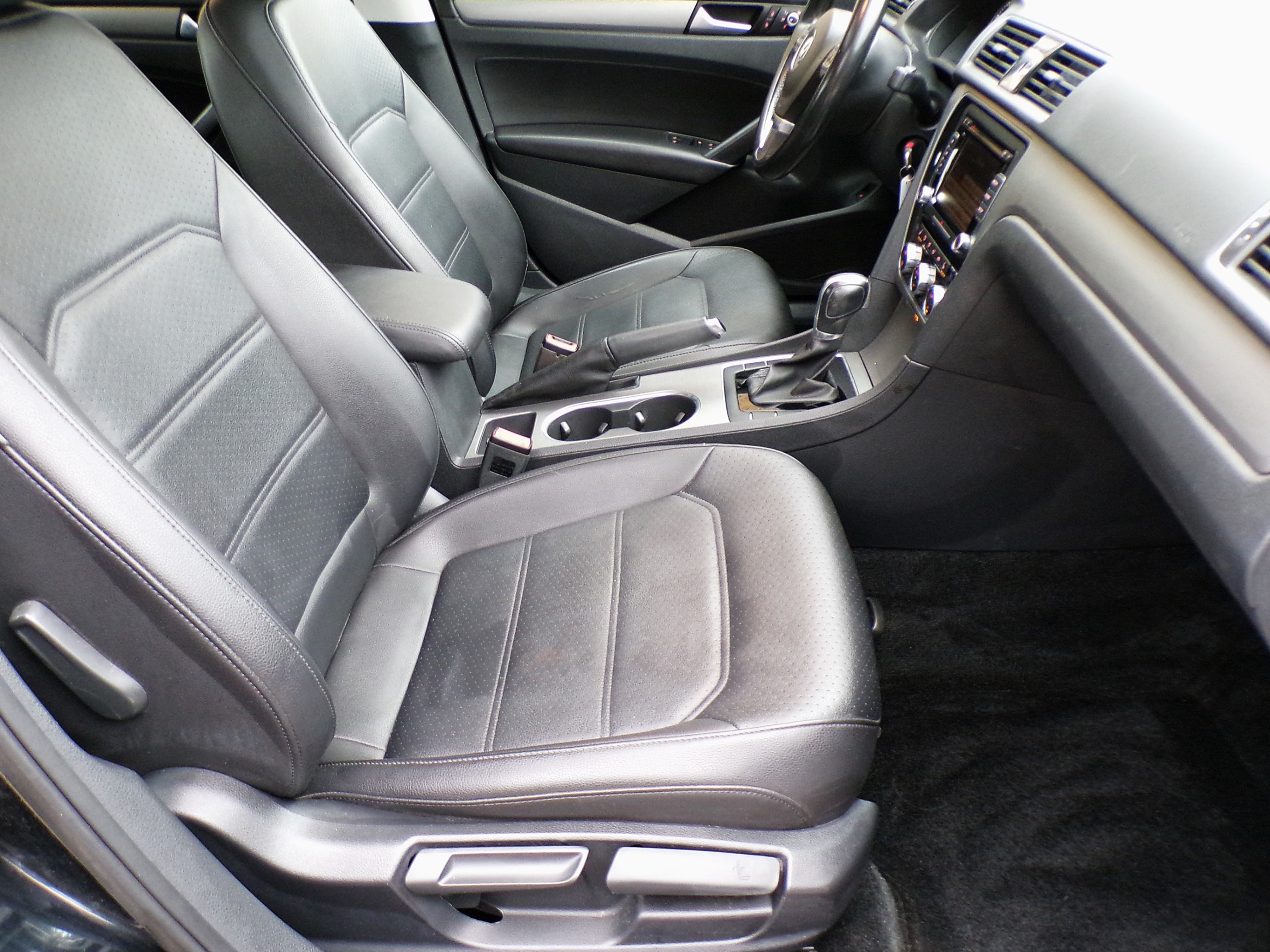 /autogallery/2015-Volkswagen-Passat-08615670157080757.jpg