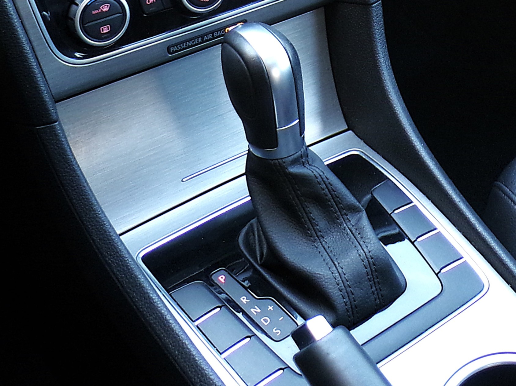 /autogallery/2015-Volkswagen-Passat-21916695050273916.jpg