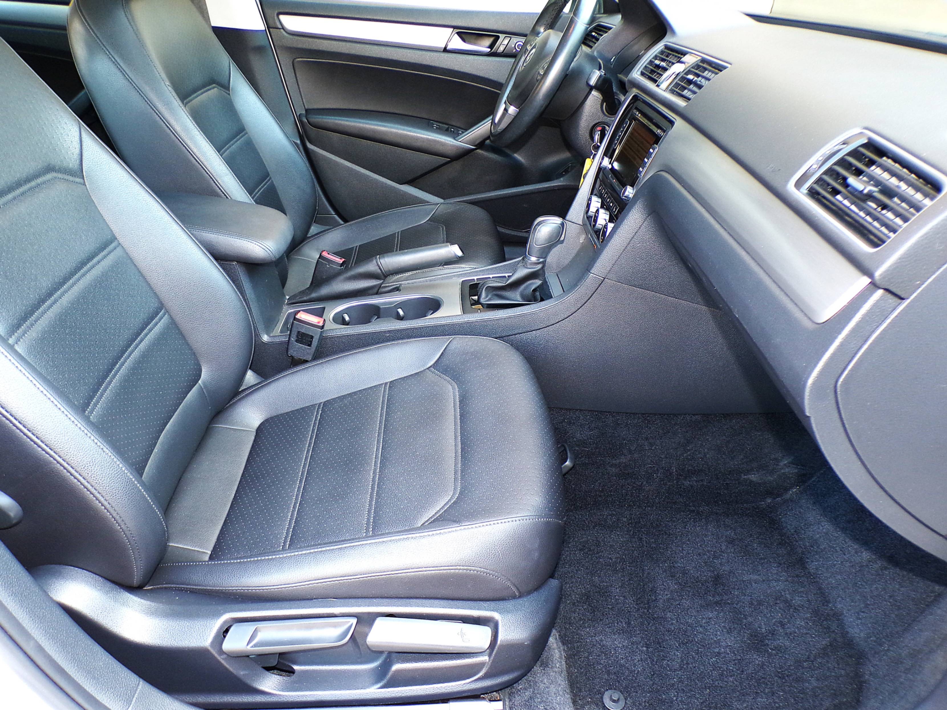 /autogallery/2015-Volkswagen-Passat-23840412886330342.jpg
