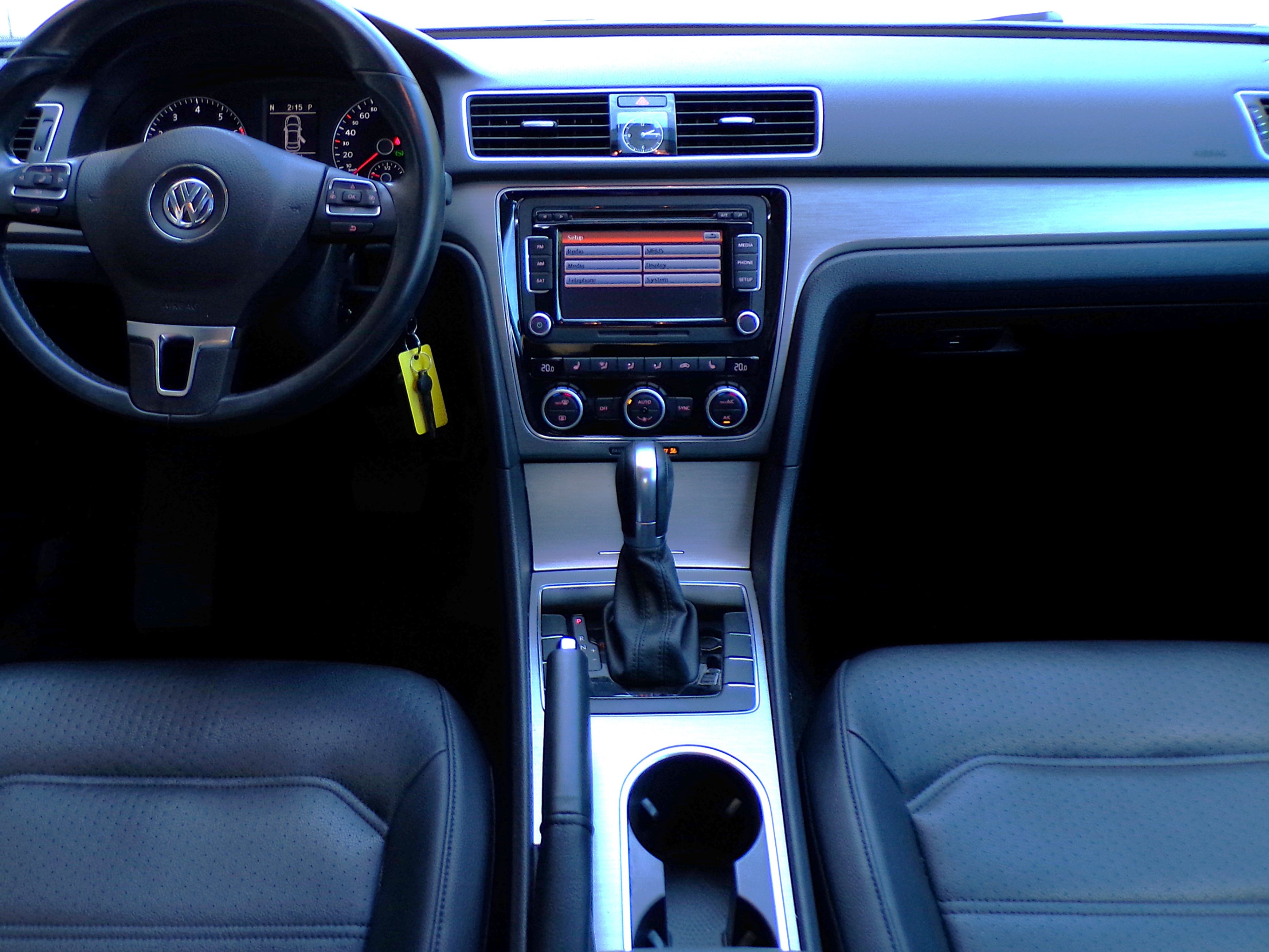 /autogallery/2015-Volkswagen-Passat-3426353624057581.jpg