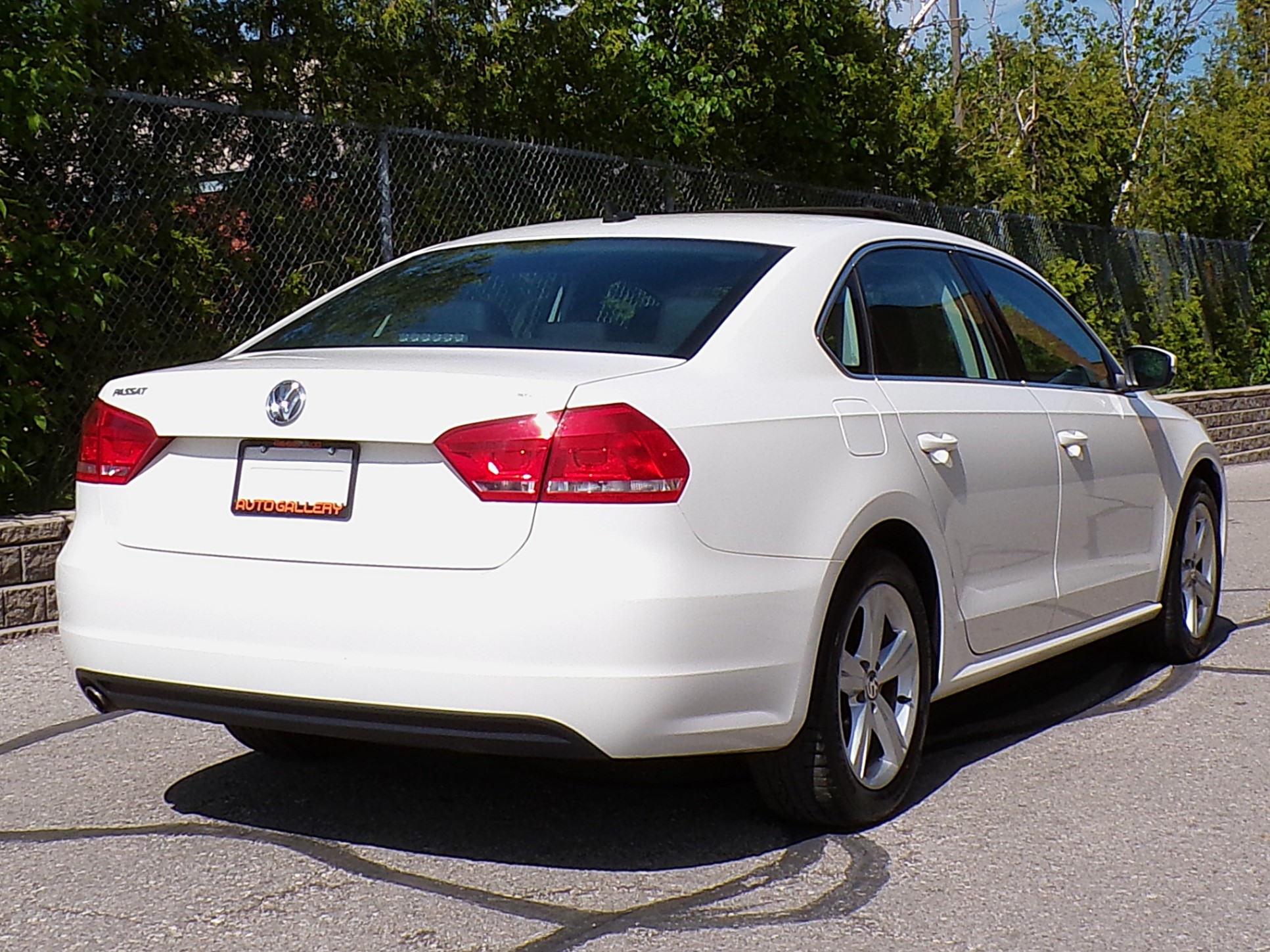 /autogallery/2015-Volkswagen-Passat-40439463684628696.jpg
