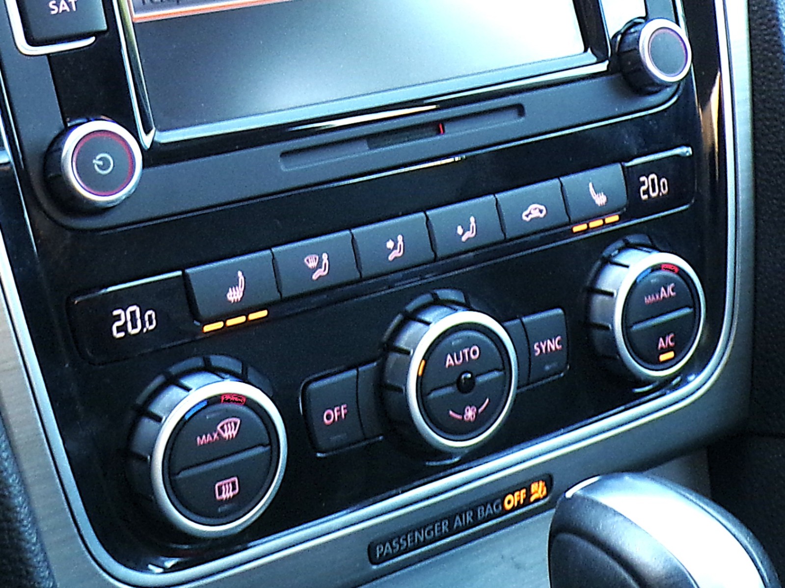 /autogallery/2015-Volkswagen-Passat-8300756294720144.jpg