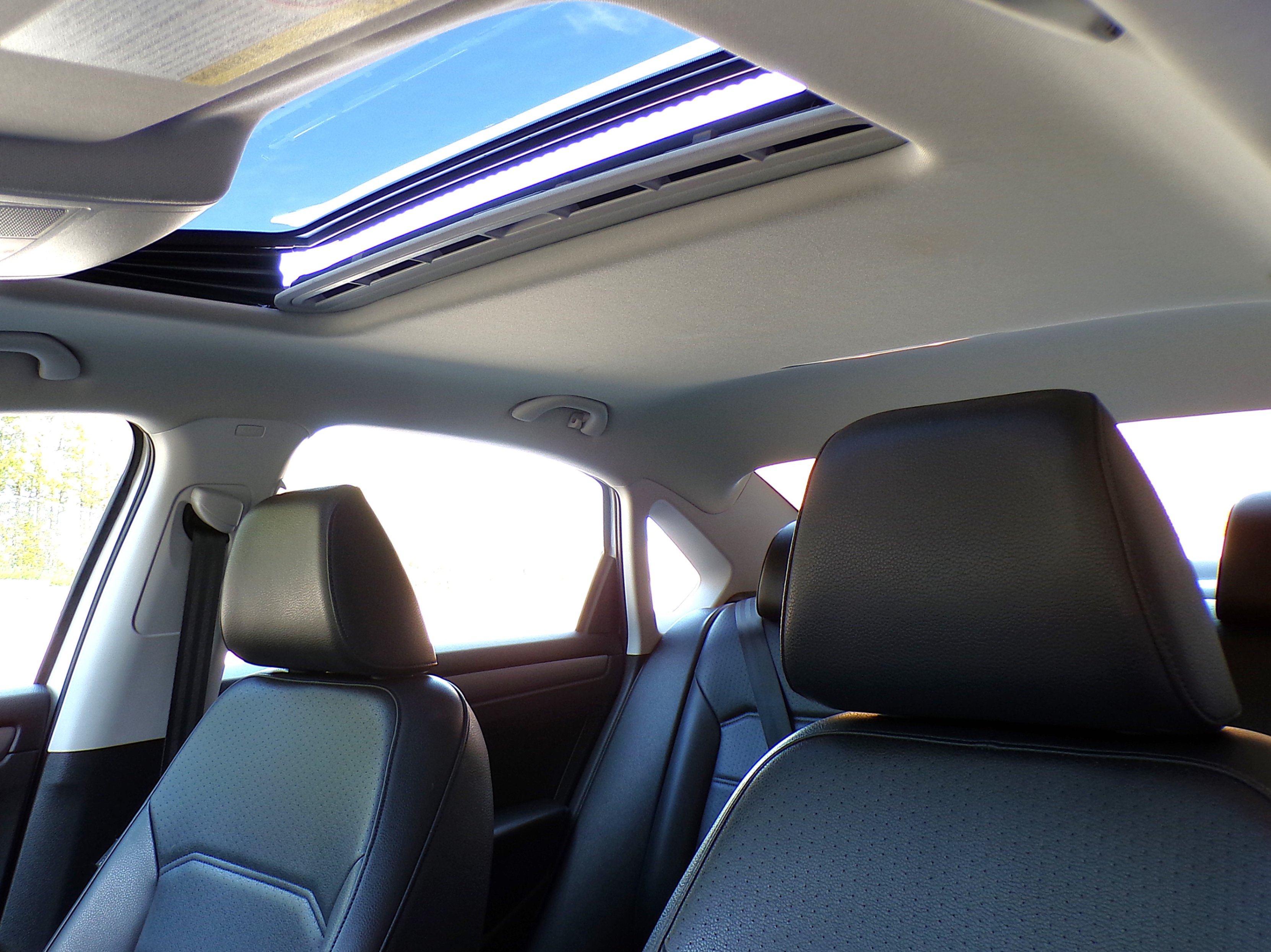 /autogallery/2015-Volkswagen-Passat-8924462233339778.jpg