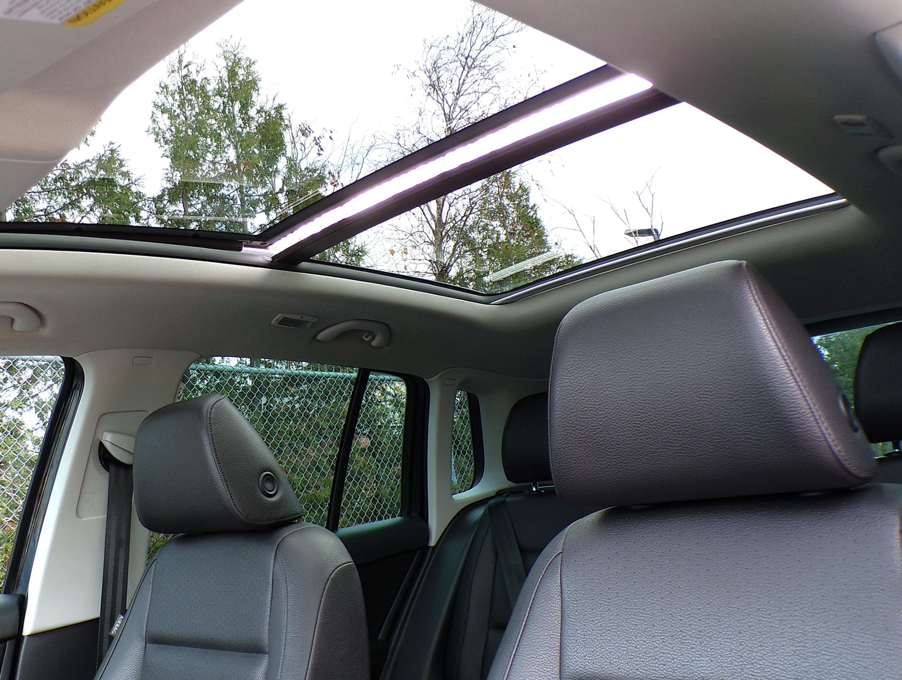 /autogallery/2015-Volkswagen-Tiguan-2529230848300643.jpg
