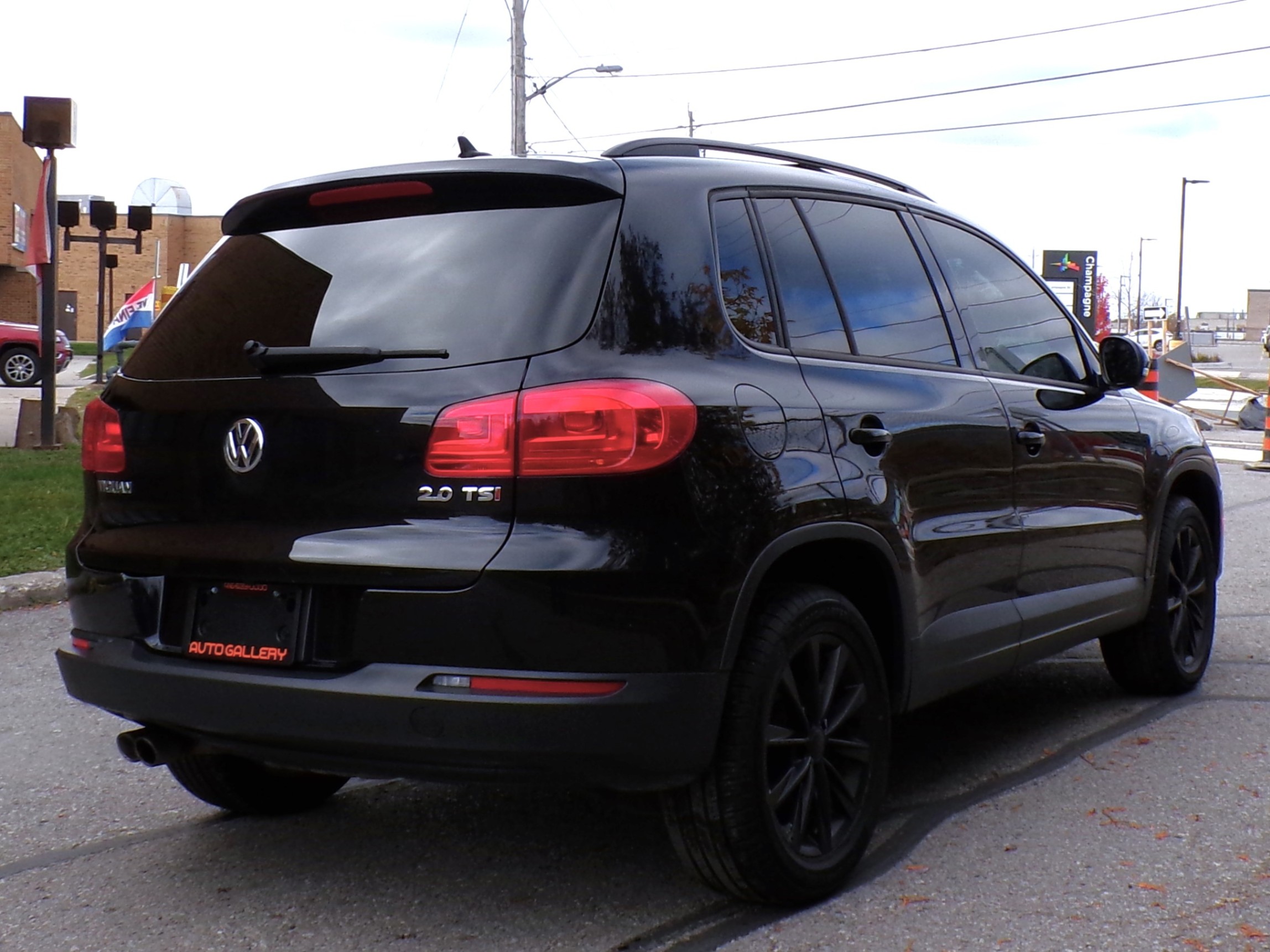 /autogallery/2015-Volkswagen-Tiguan-33958485323303833.jpg