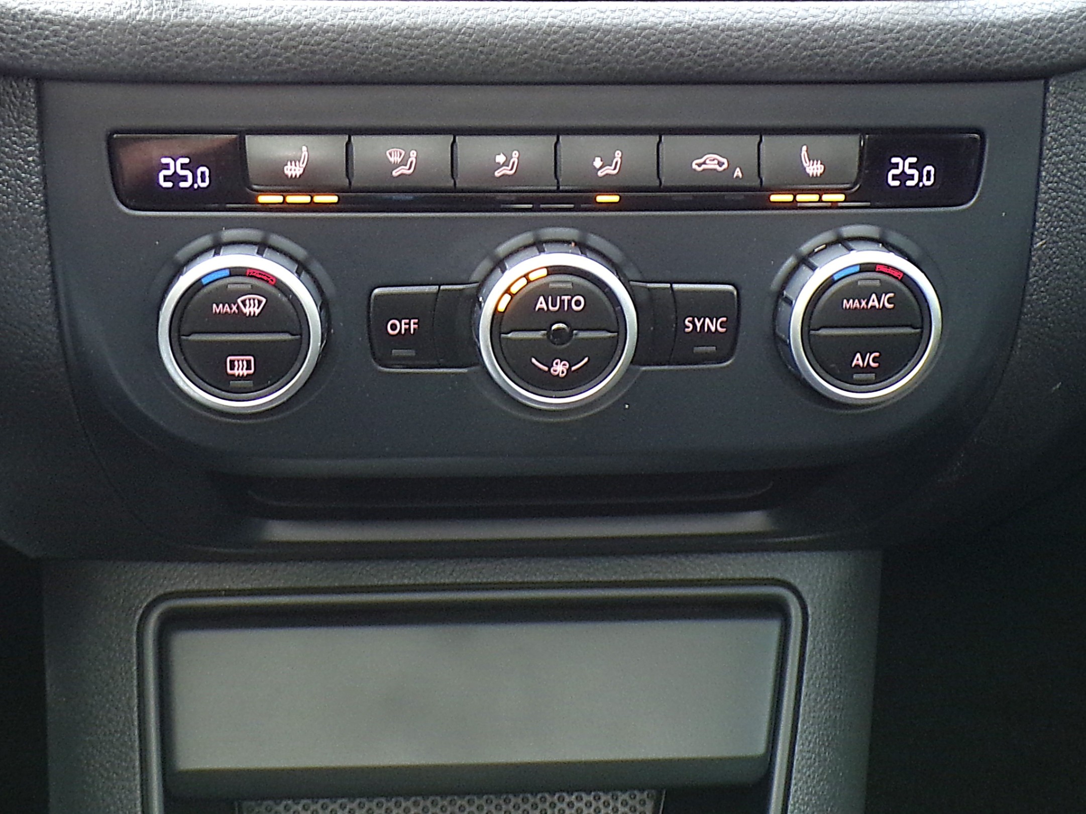 /autogallery/2015-Volkswagen-Tiguan-47687013608560913.jpg