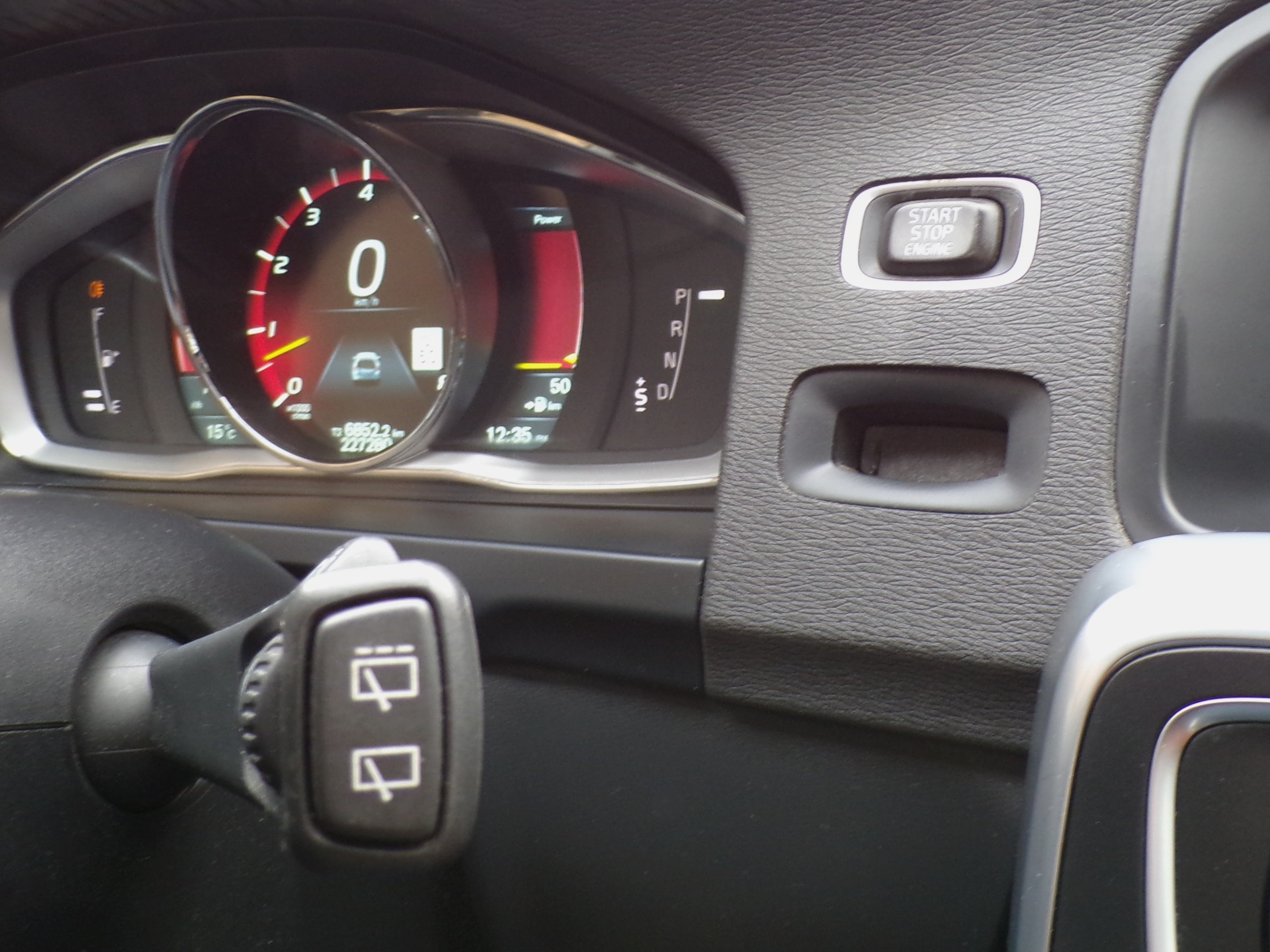 /autogallery/2015-Volvo-V60-025136329629603216.jpg