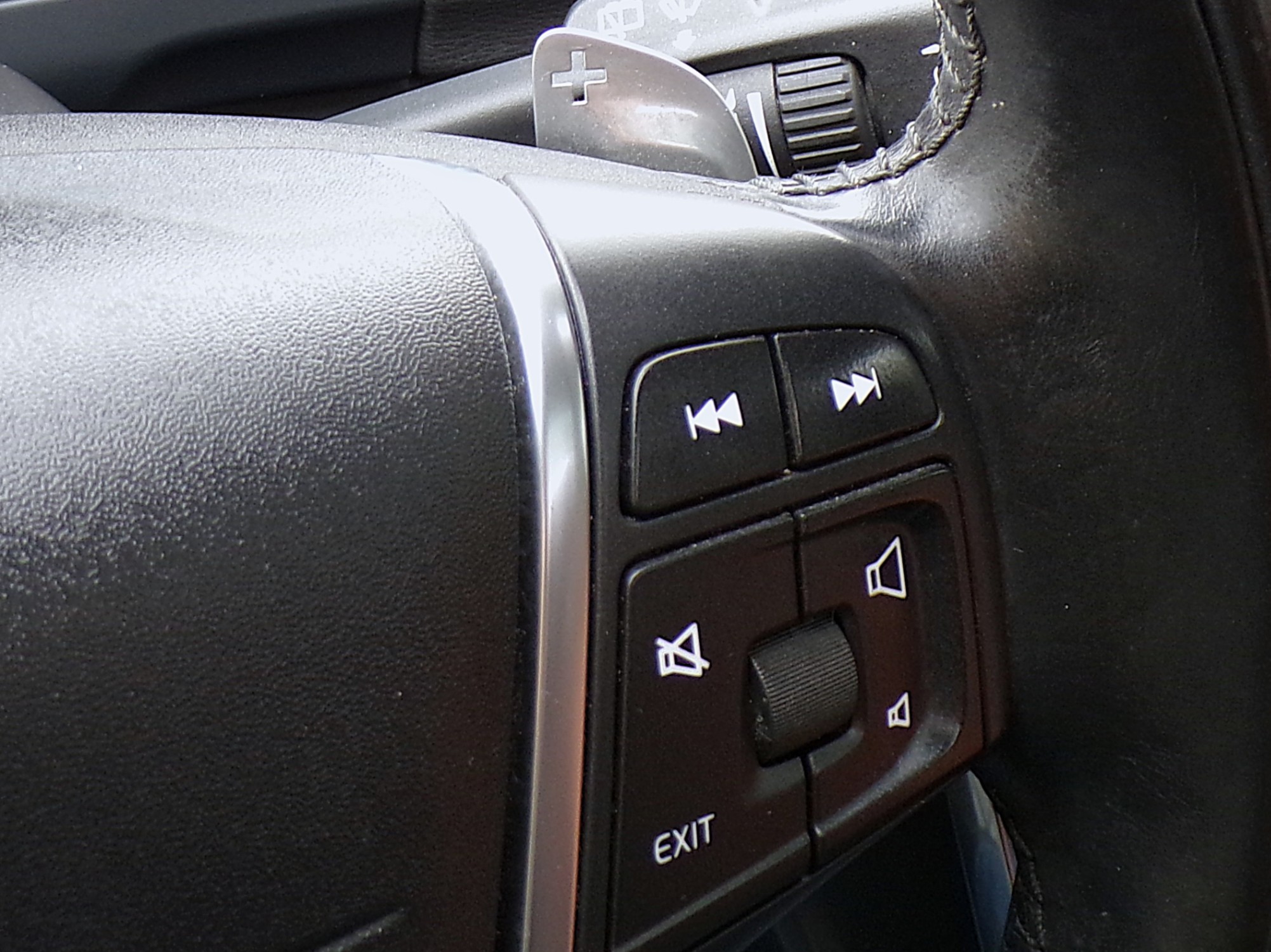 /autogallery/2015-Volvo-V60-07894094016232822.jpg