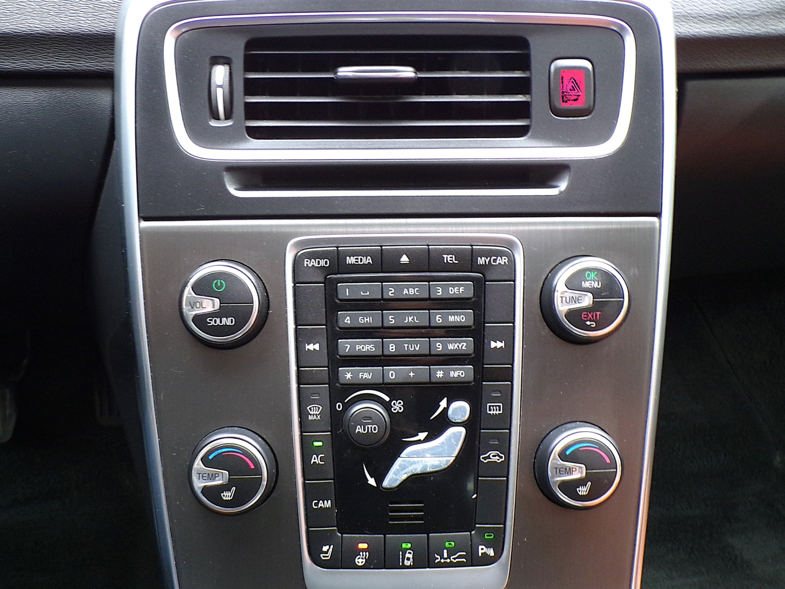 /autogallery/2015-Volvo-V60-27184584895607156.jpg