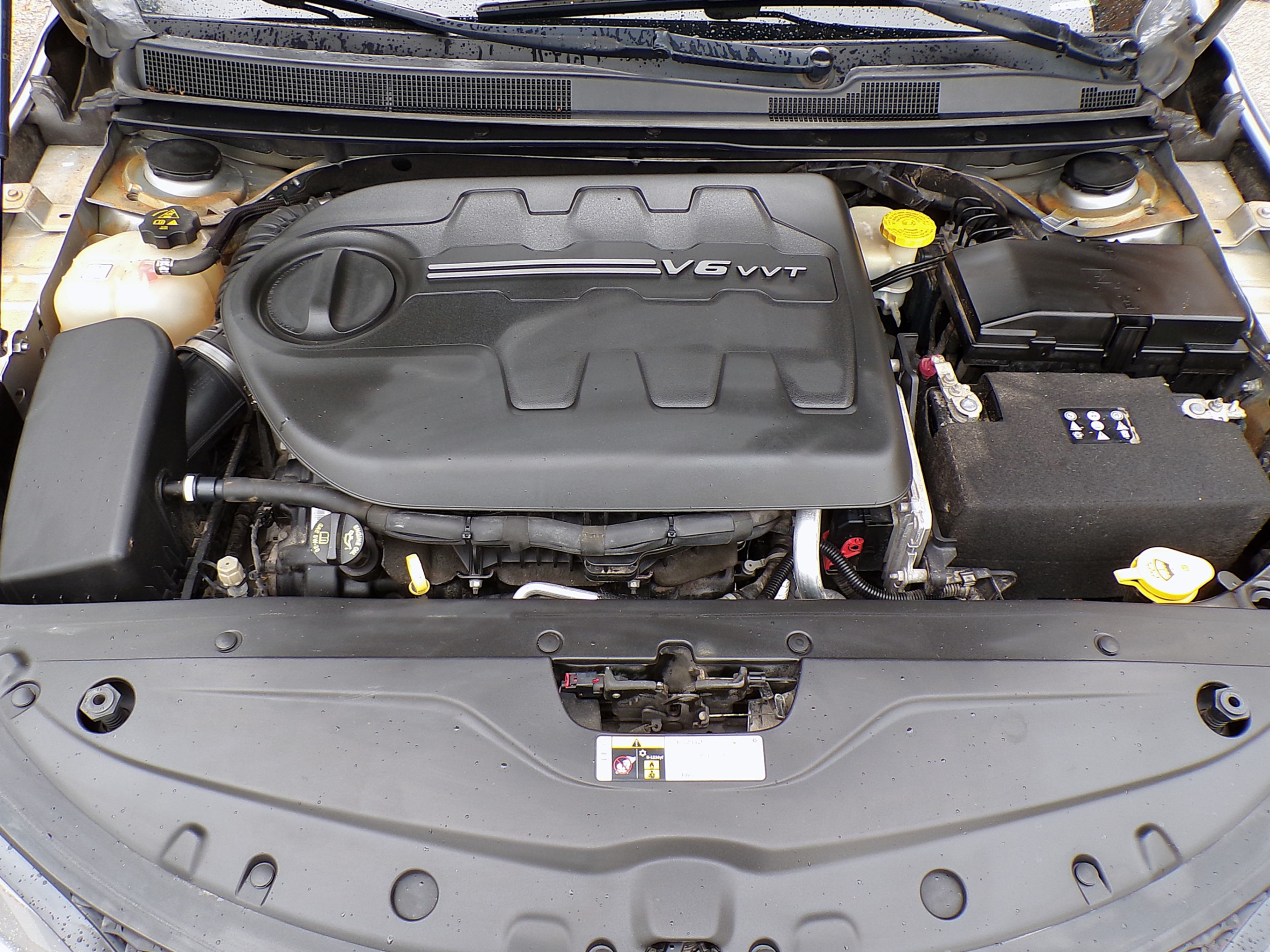 /autogallery/2016-Chrysler-200-20220411275128436.jpg