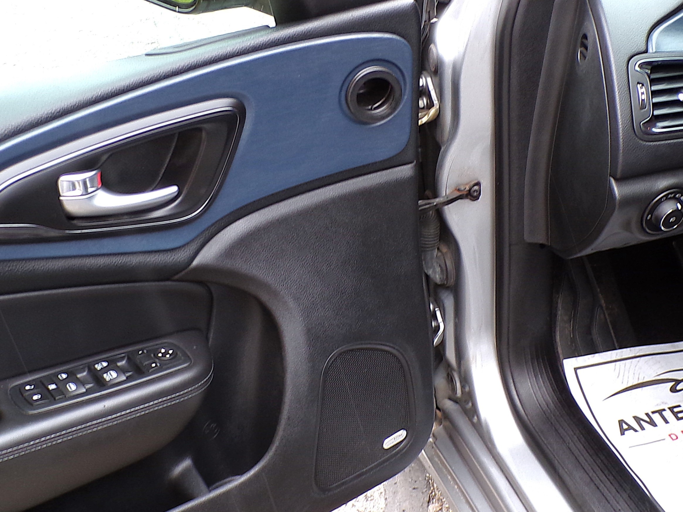 /autogallery/2016-Chrysler-200-48730575060732817.jpg