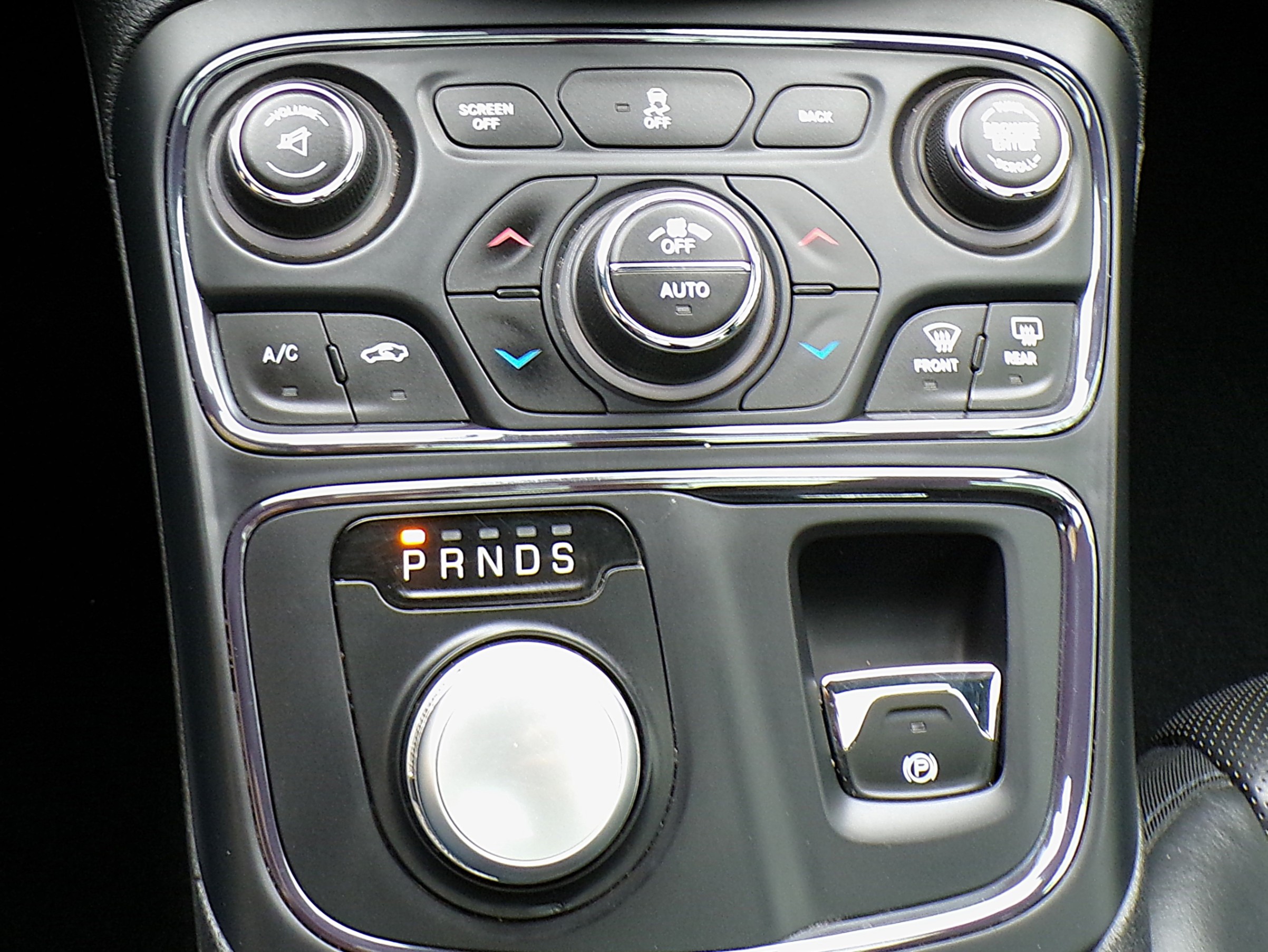 /autogallery/2016-Chrysler-200-8815717538074823.jpg