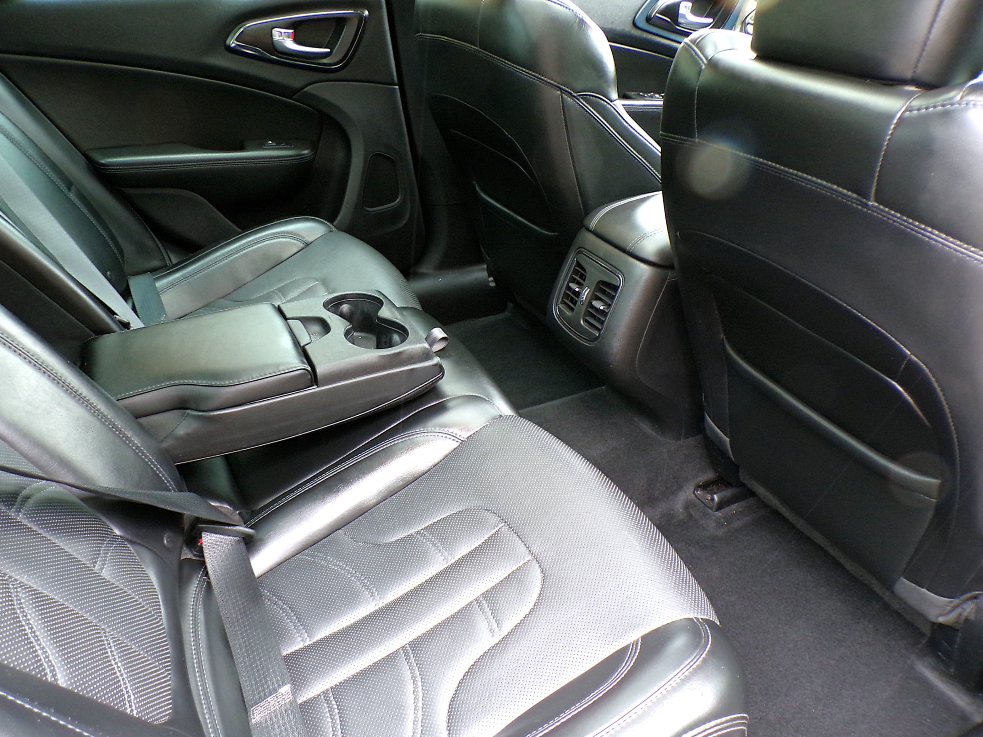 /autogallery/2016-Chrysler-200-9180581917091626.jpg