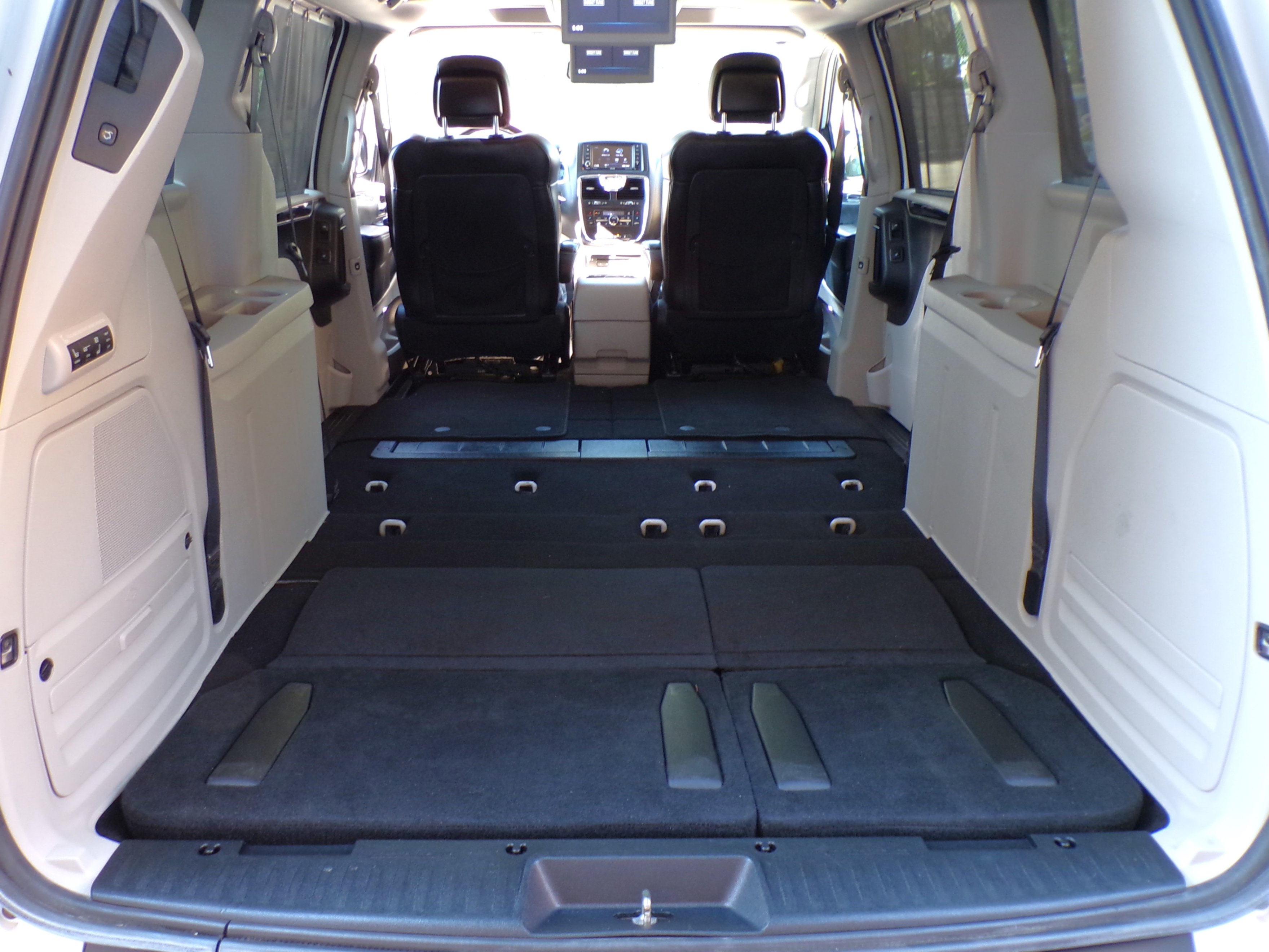 /autogallery/2016-Chrysler-Town&-034102886335509286.jpg