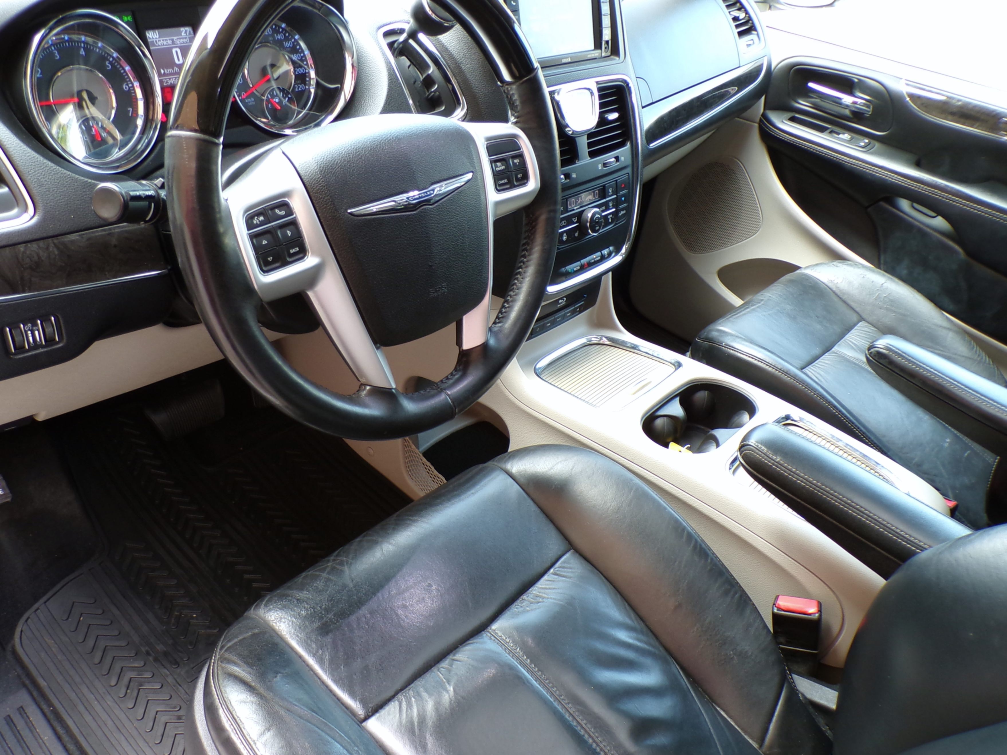 /autogallery/2016-Chrysler-Town&-20220874366623076.jpg
