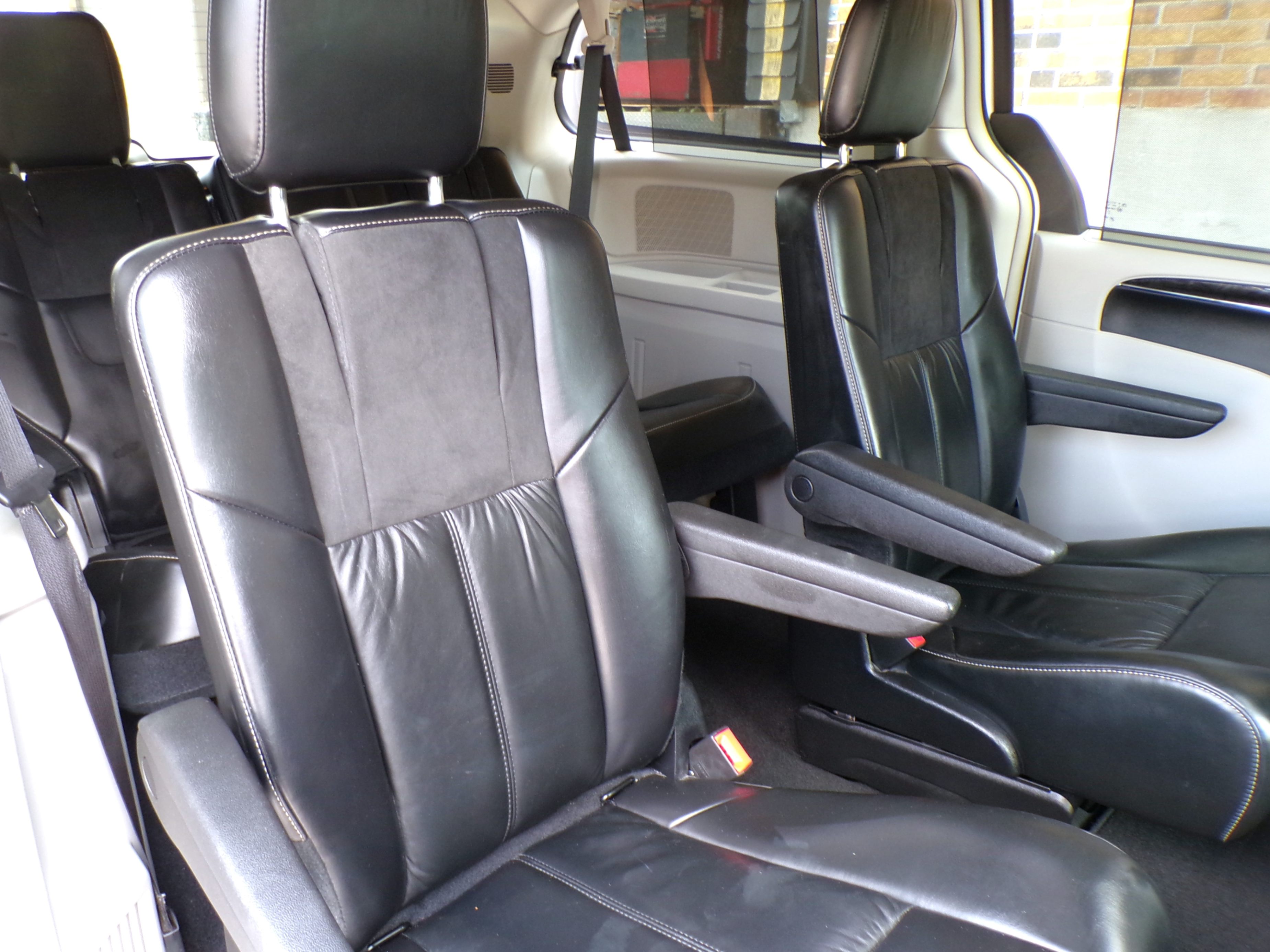 /autogallery/2016-Chrysler-Town&-20267863167095412.jpg