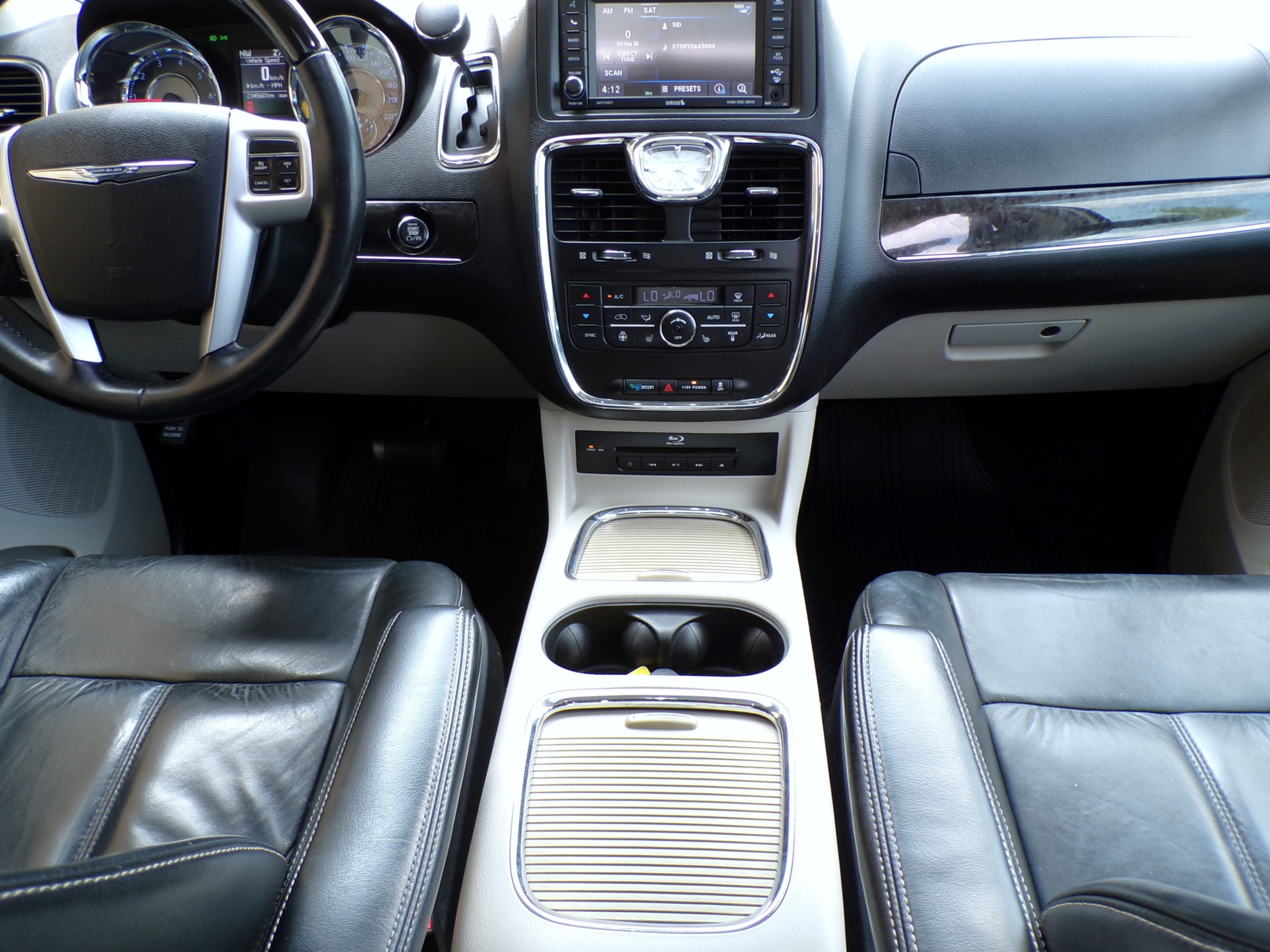 /autogallery/2016-Chrysler-Town&-38475921946613845.jpg