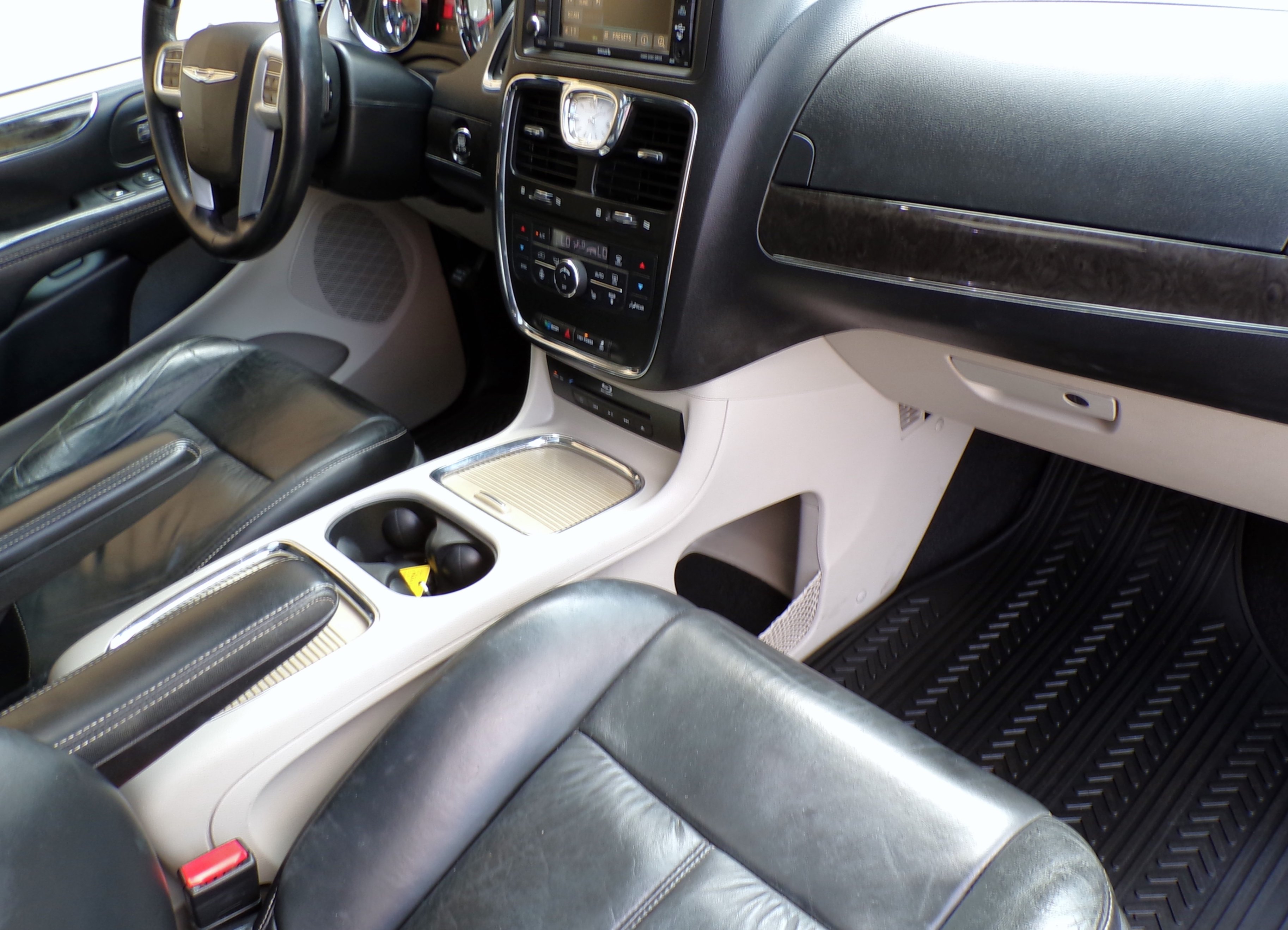 /autogallery/2016-Chrysler-Town&-4175764806482456.jpg