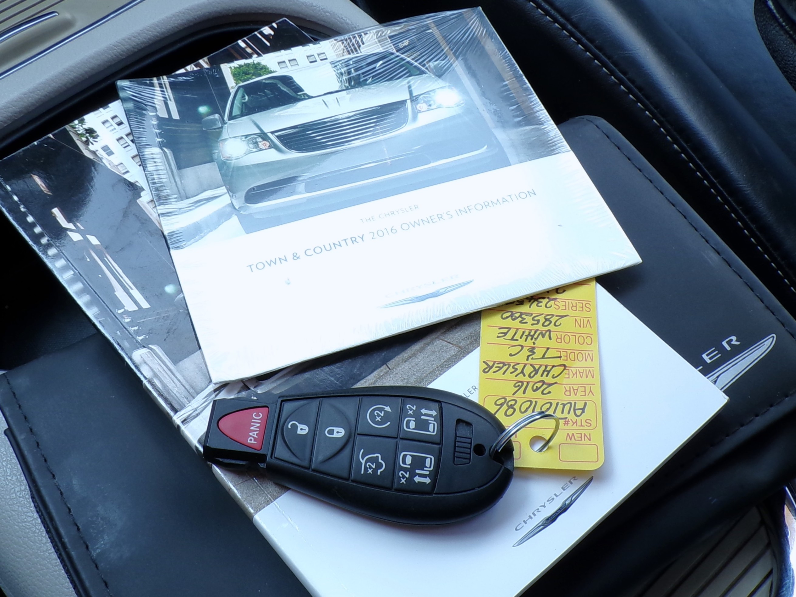 /autogallery/2016-Chrysler-Town&-4337083638868302.jpg