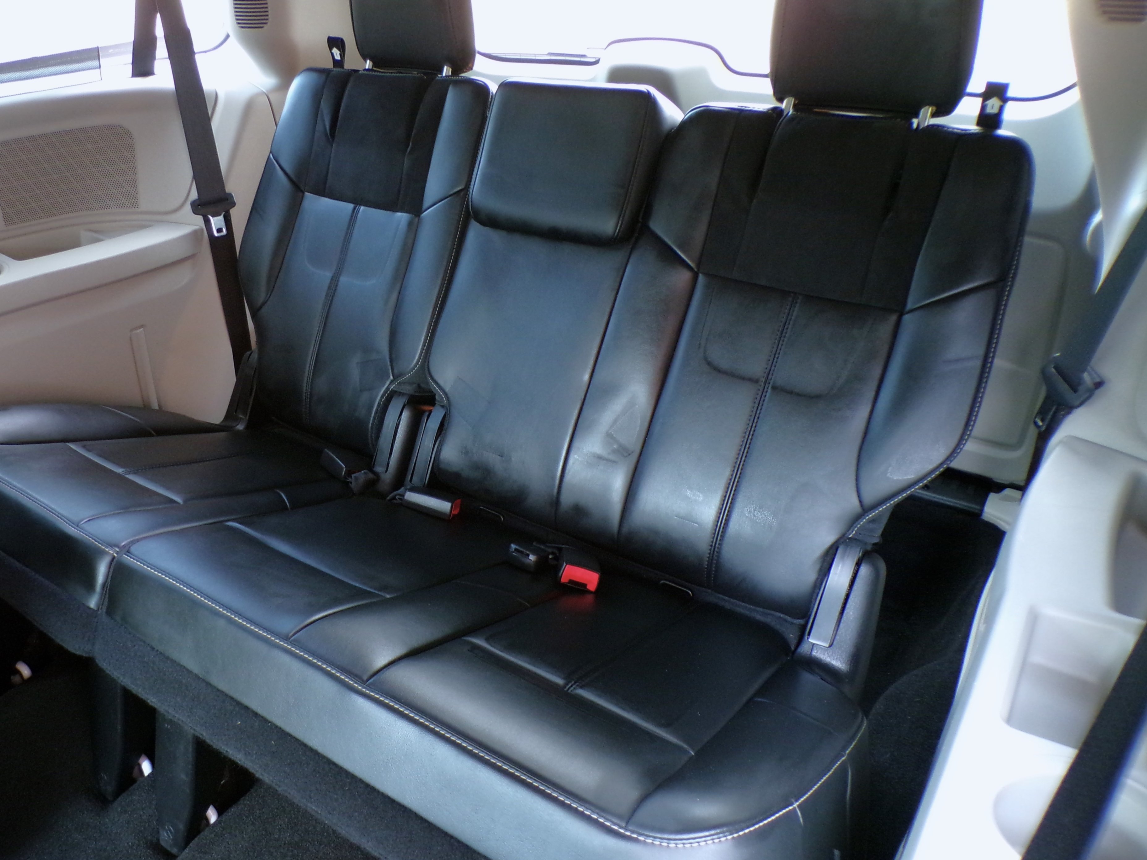 /autogallery/2016-Chrysler-Town&-5534725955759872.jpg