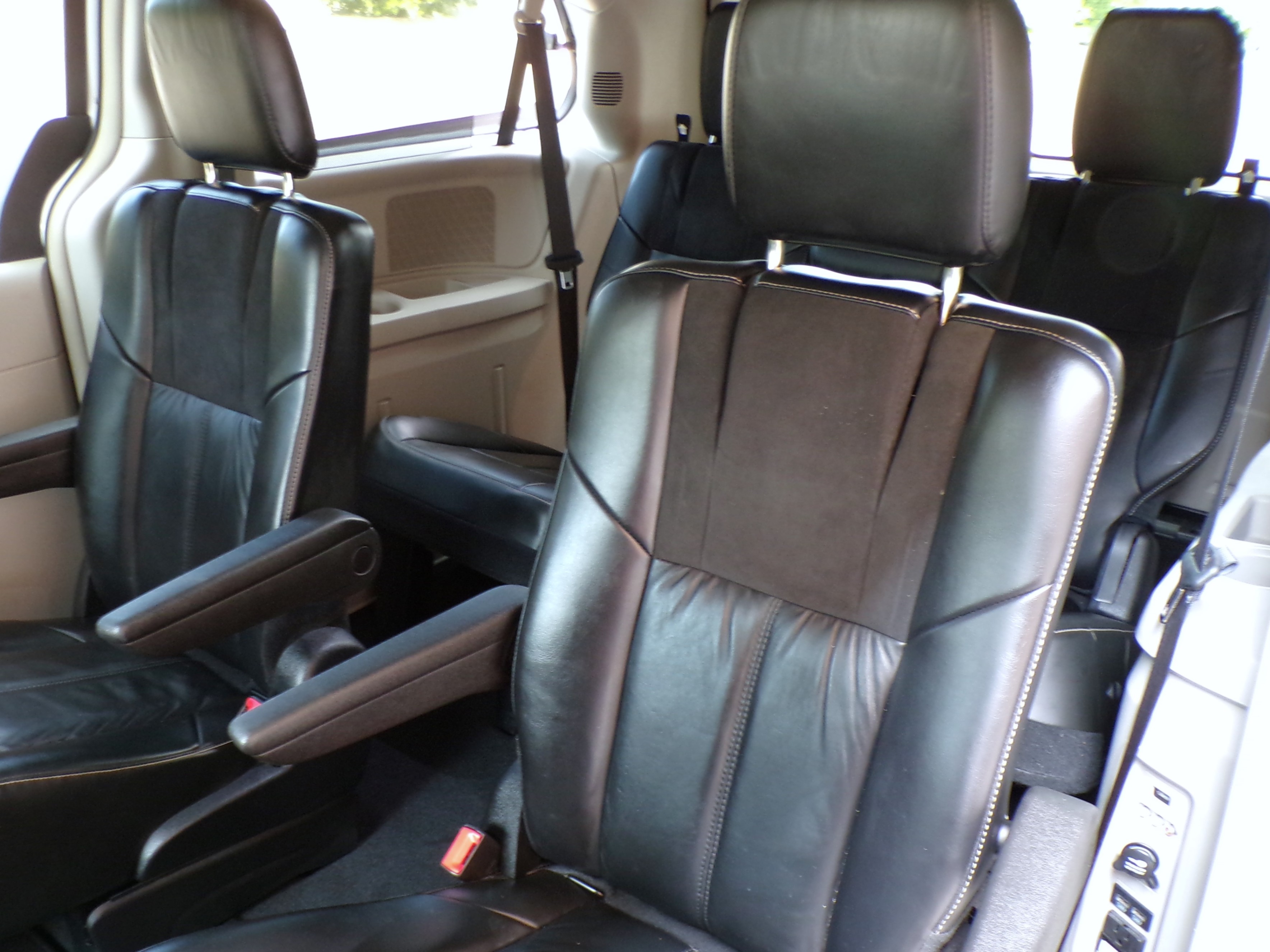 /autogallery/2016-Chrysler-Town&-775266893408155.jpg