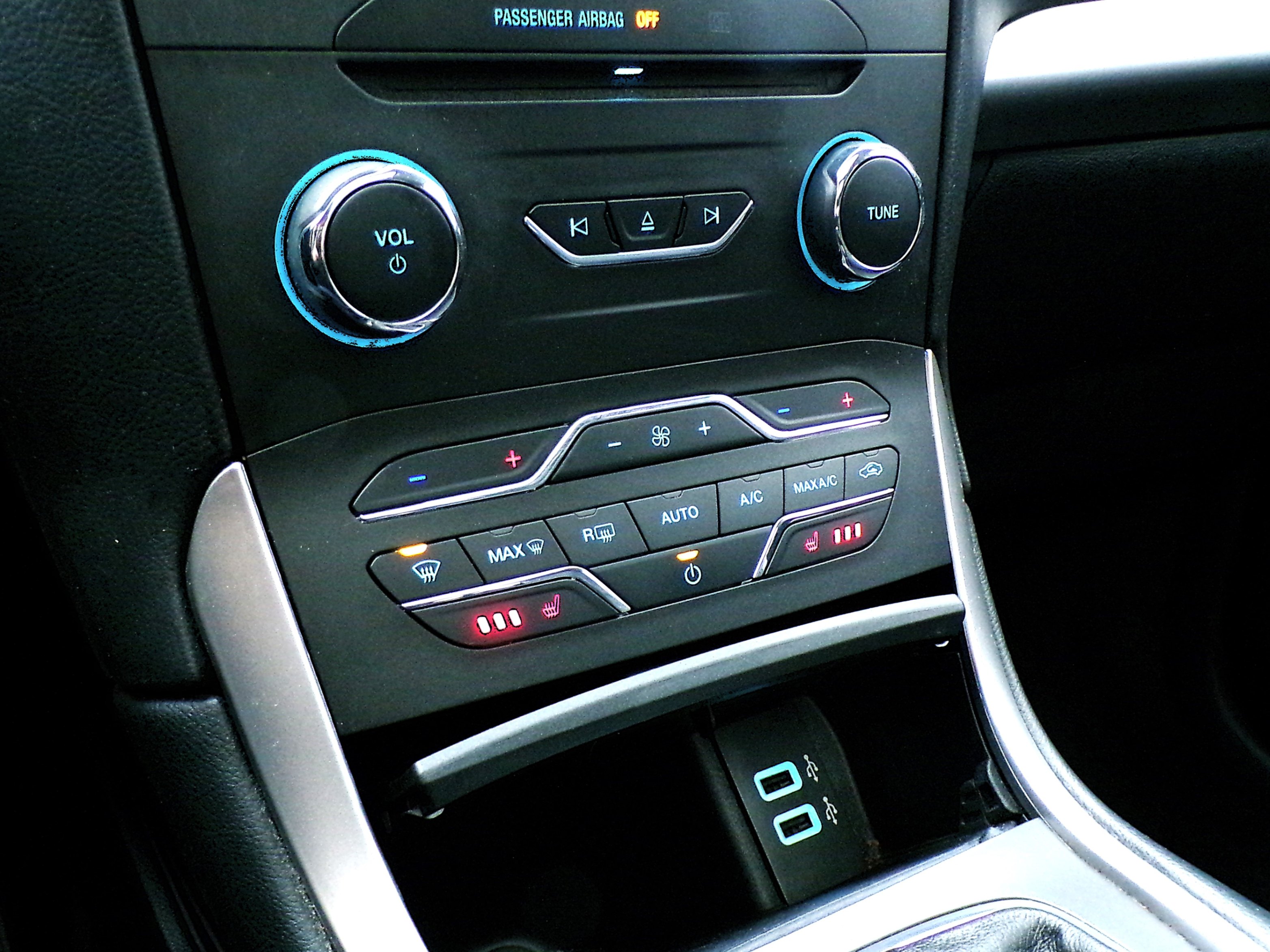 /autogallery/2016-Ford-Edge-9593256769685949.jpg