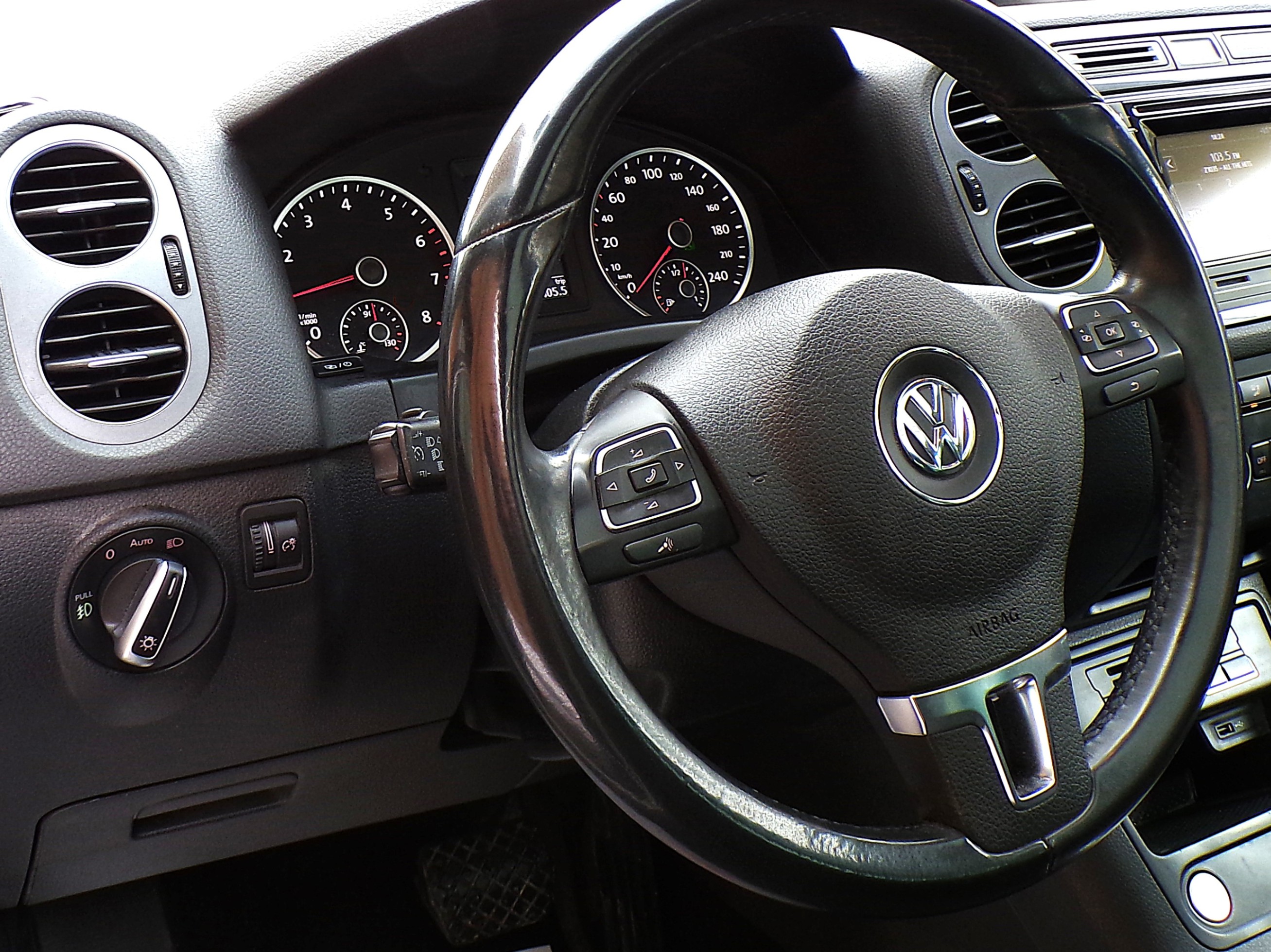 /autogallery/2016-Volkswagen-Tiguan-9144980006566179.jpg