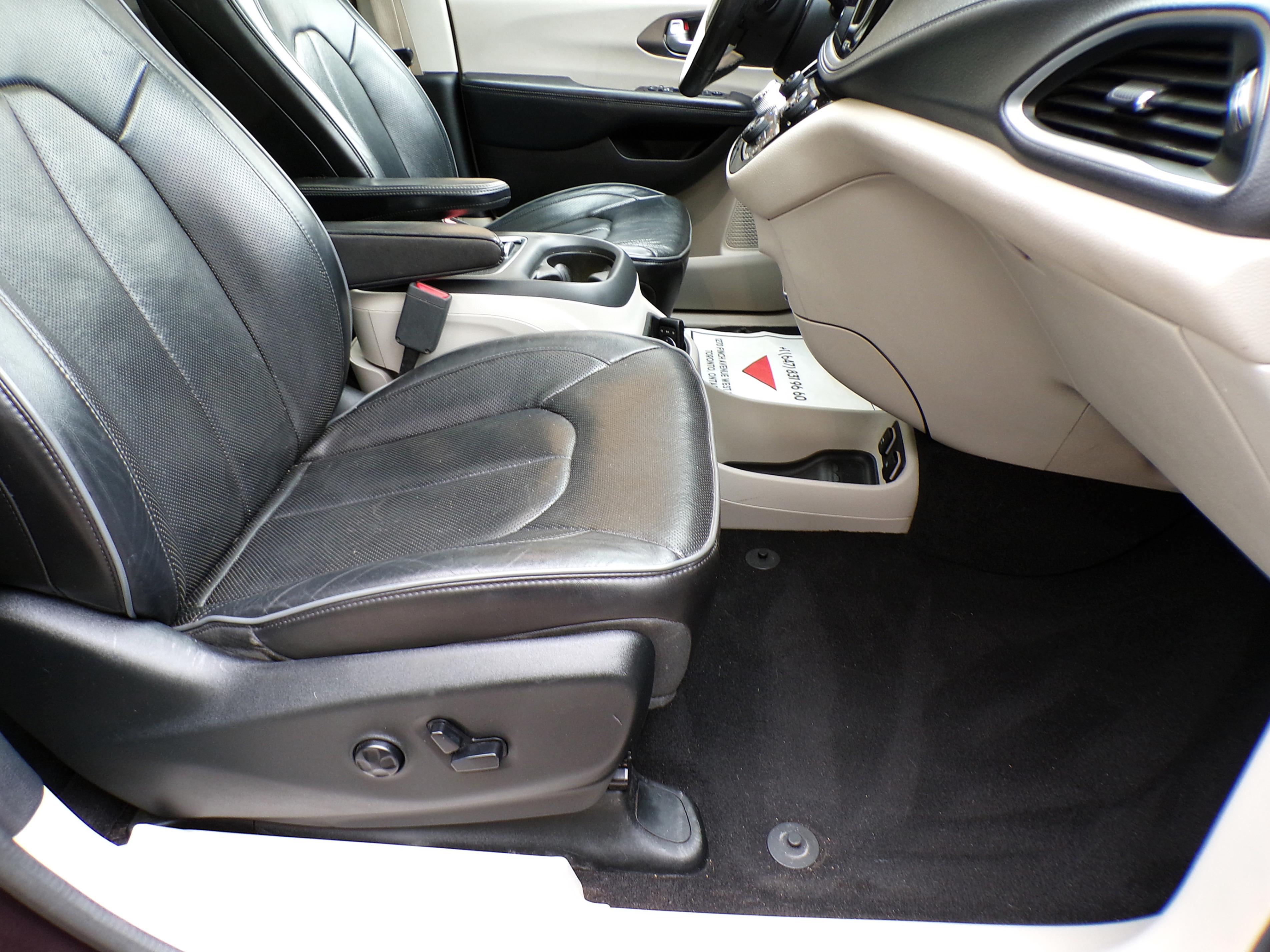 /autogallery/2017-Chrysler-Pacifica-23659611368999434.jpg