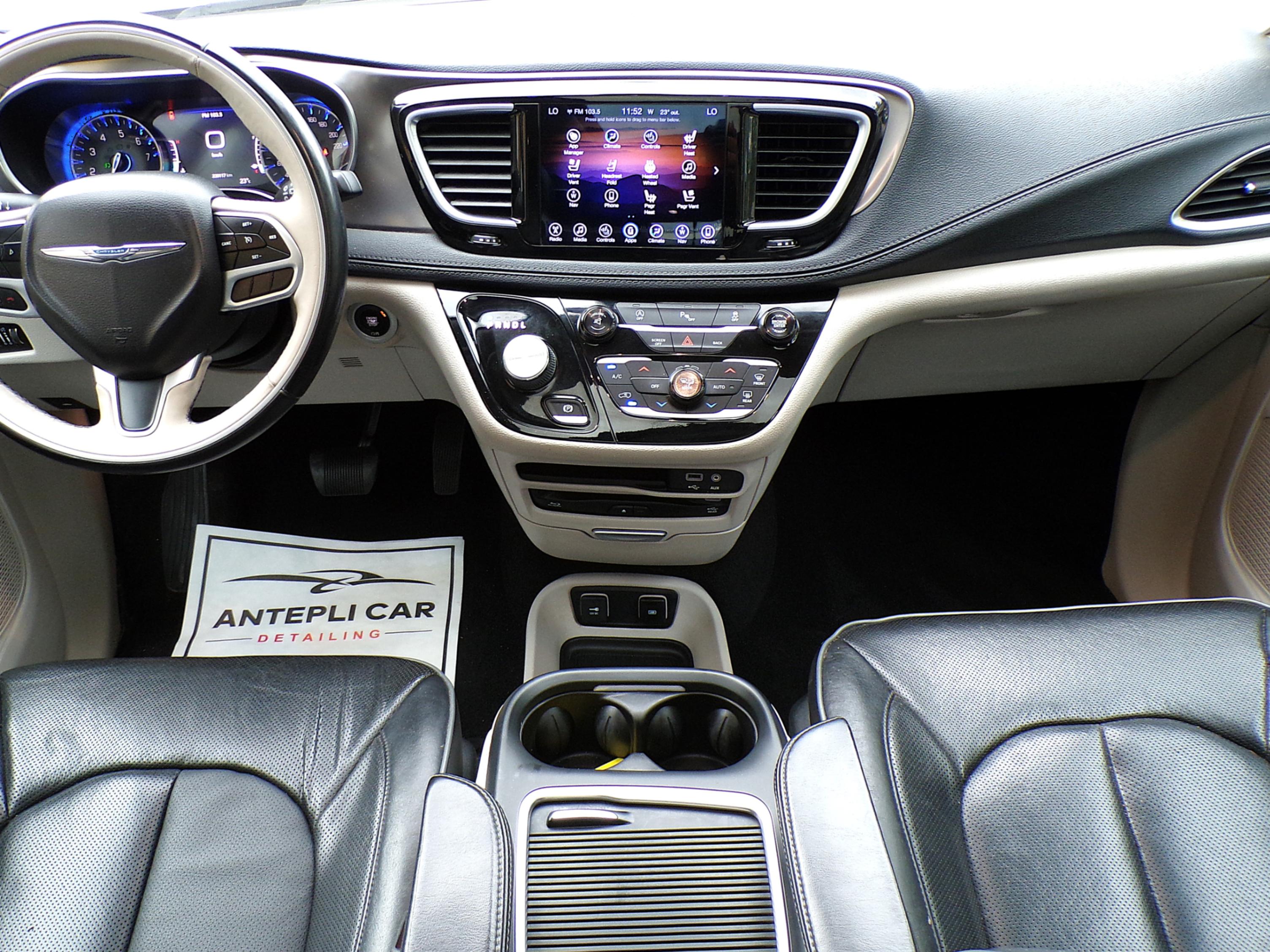 /autogallery/2017-Chrysler-Pacifica-359519564711535.jpg