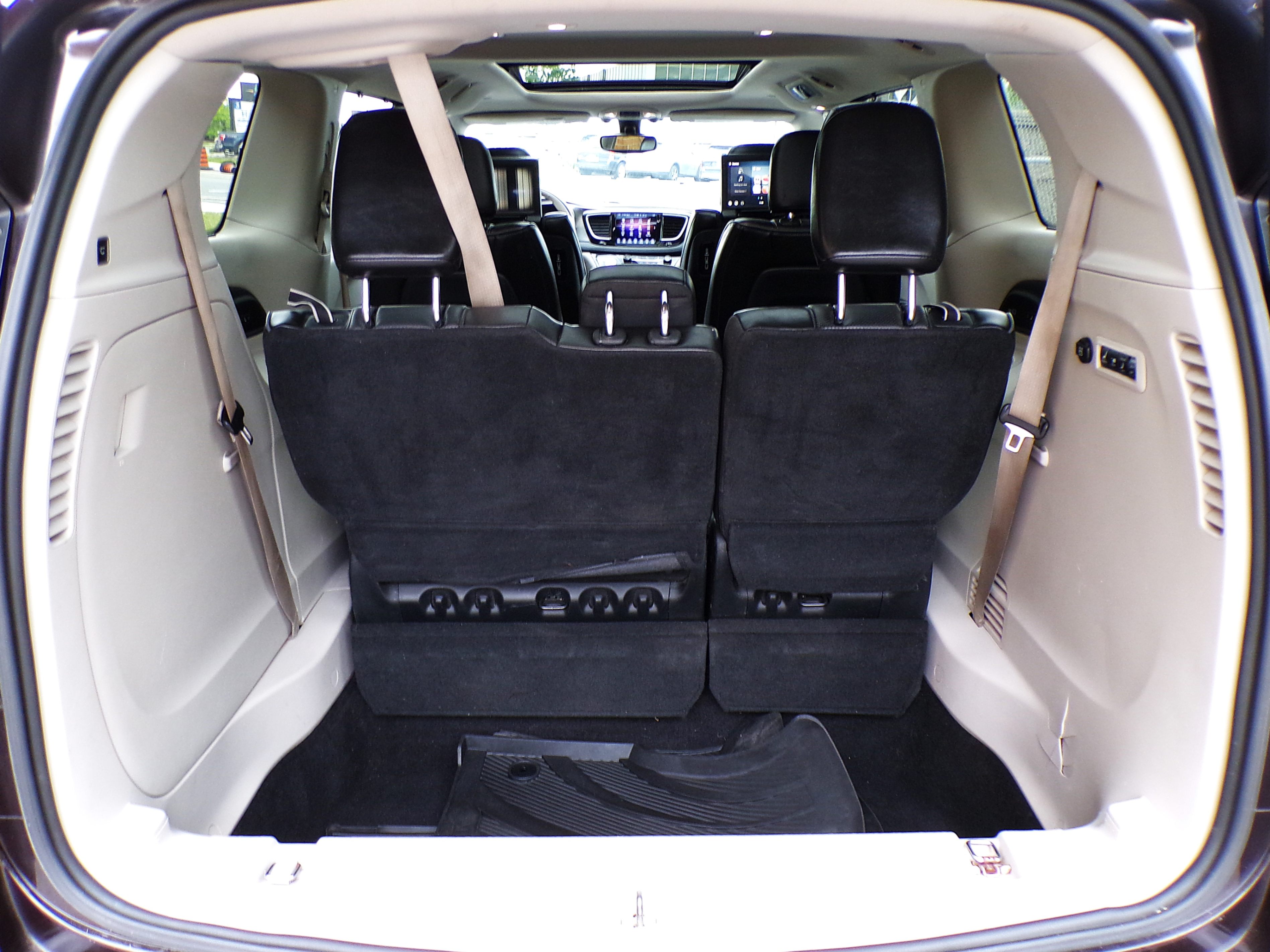 /autogallery/2017-Chrysler-Pacifica-4843856235088706.jpg