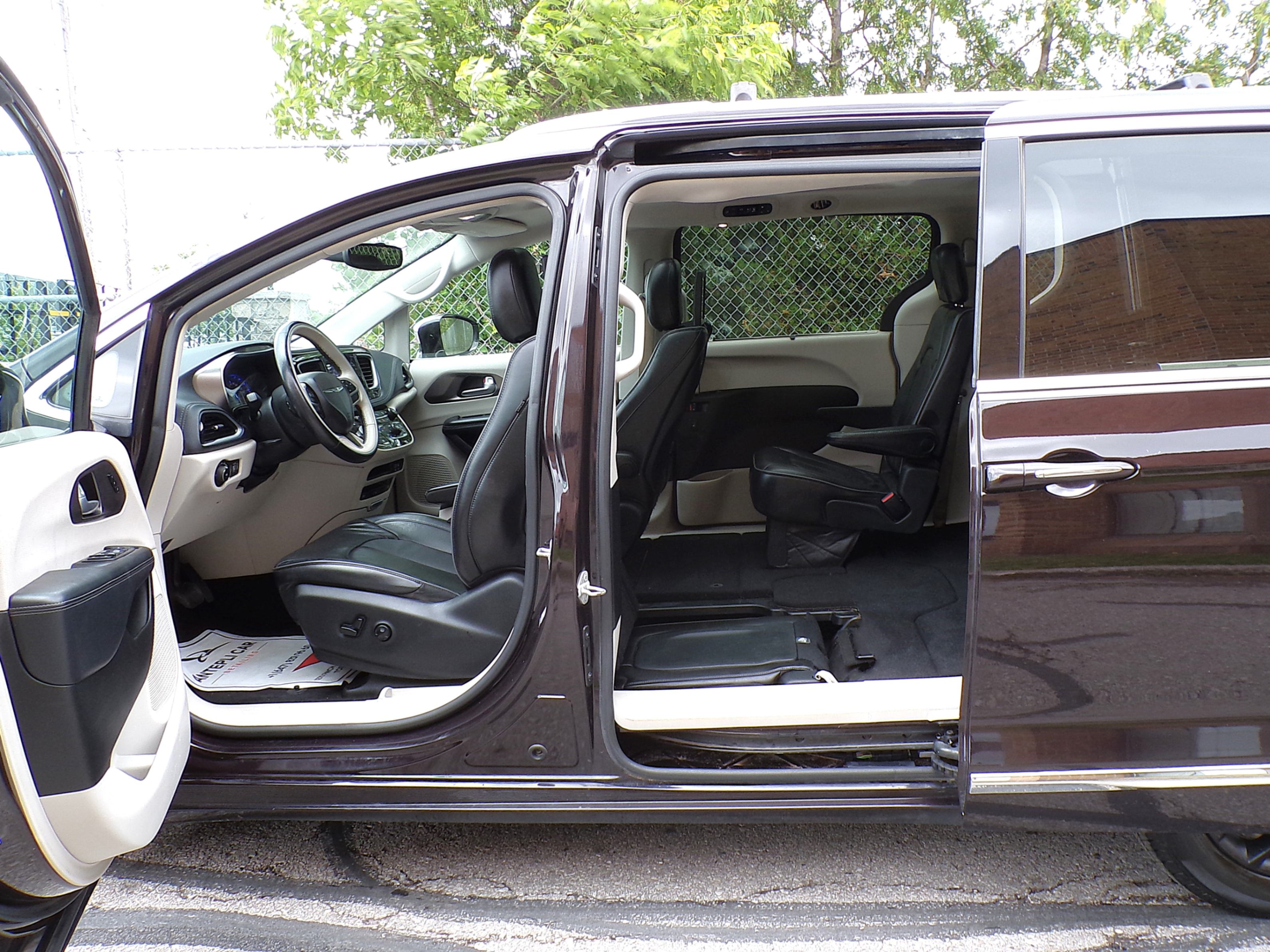 /autogallery/2017-Chrysler-Pacifica-5067304802283448.jpg