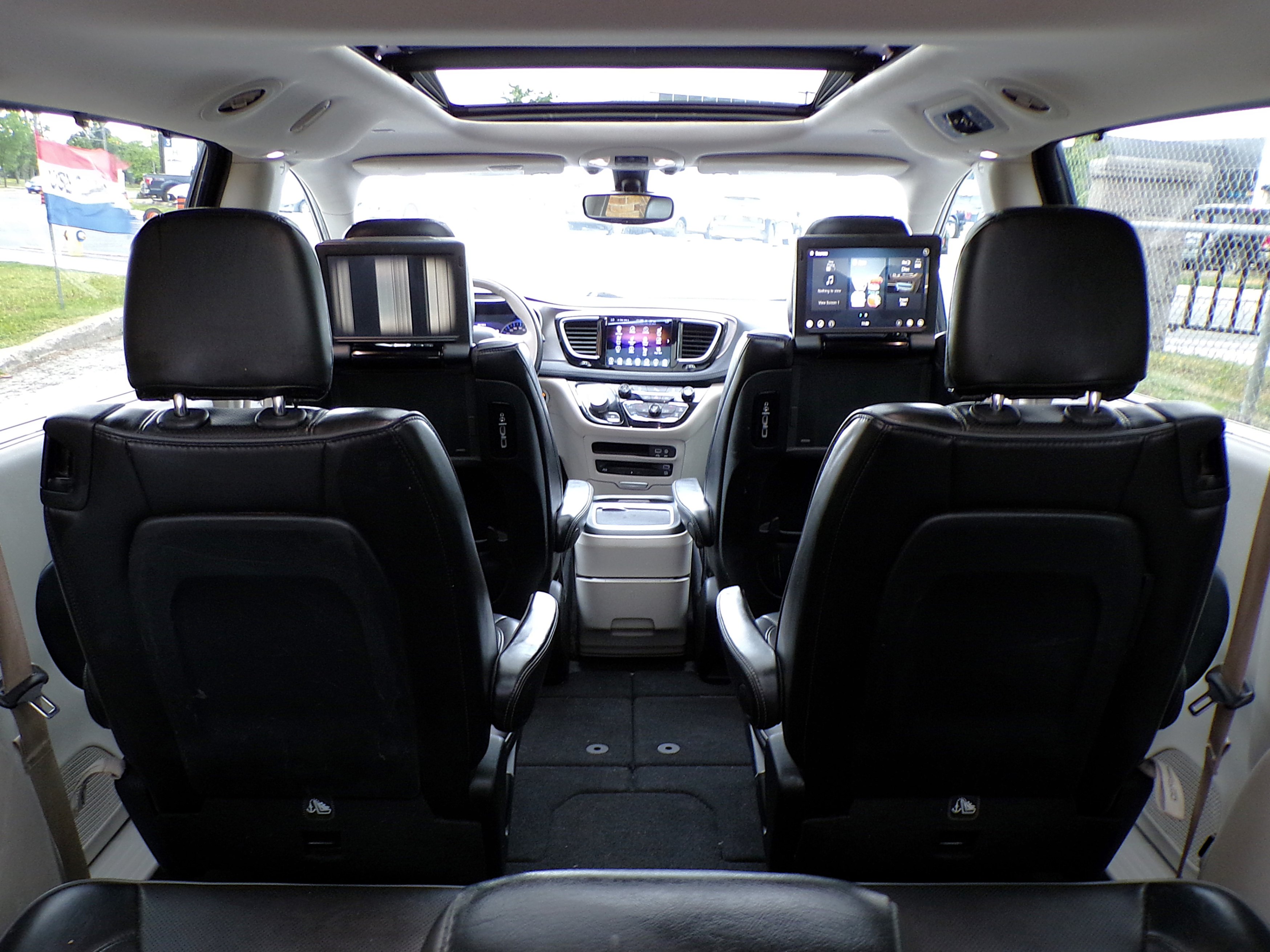 /autogallery/2017-Chrysler-Pacifica-7826500699818666.jpg