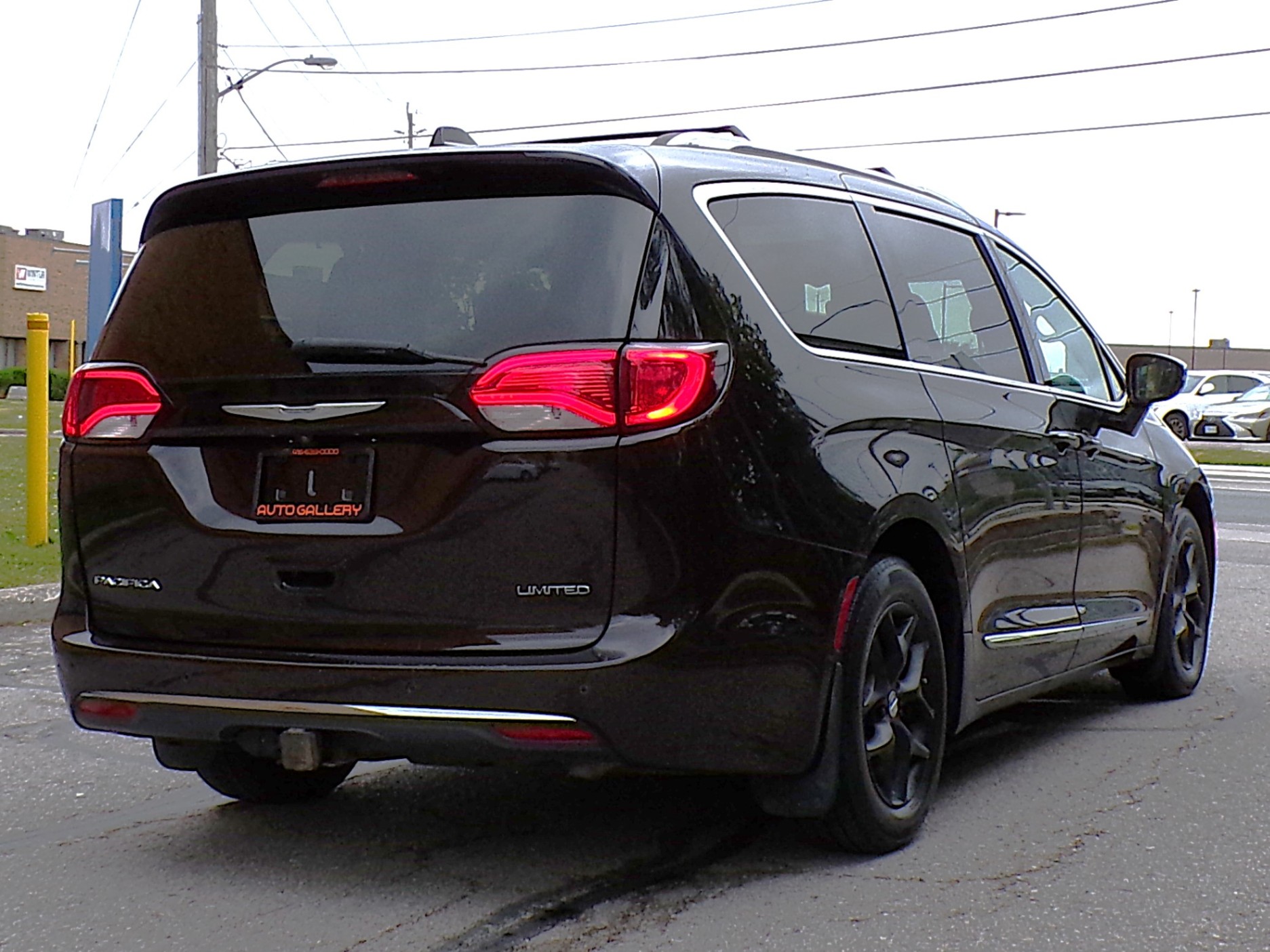 /autogallery/2017-Chrysler-Pacifica-8669635842716161.jpg