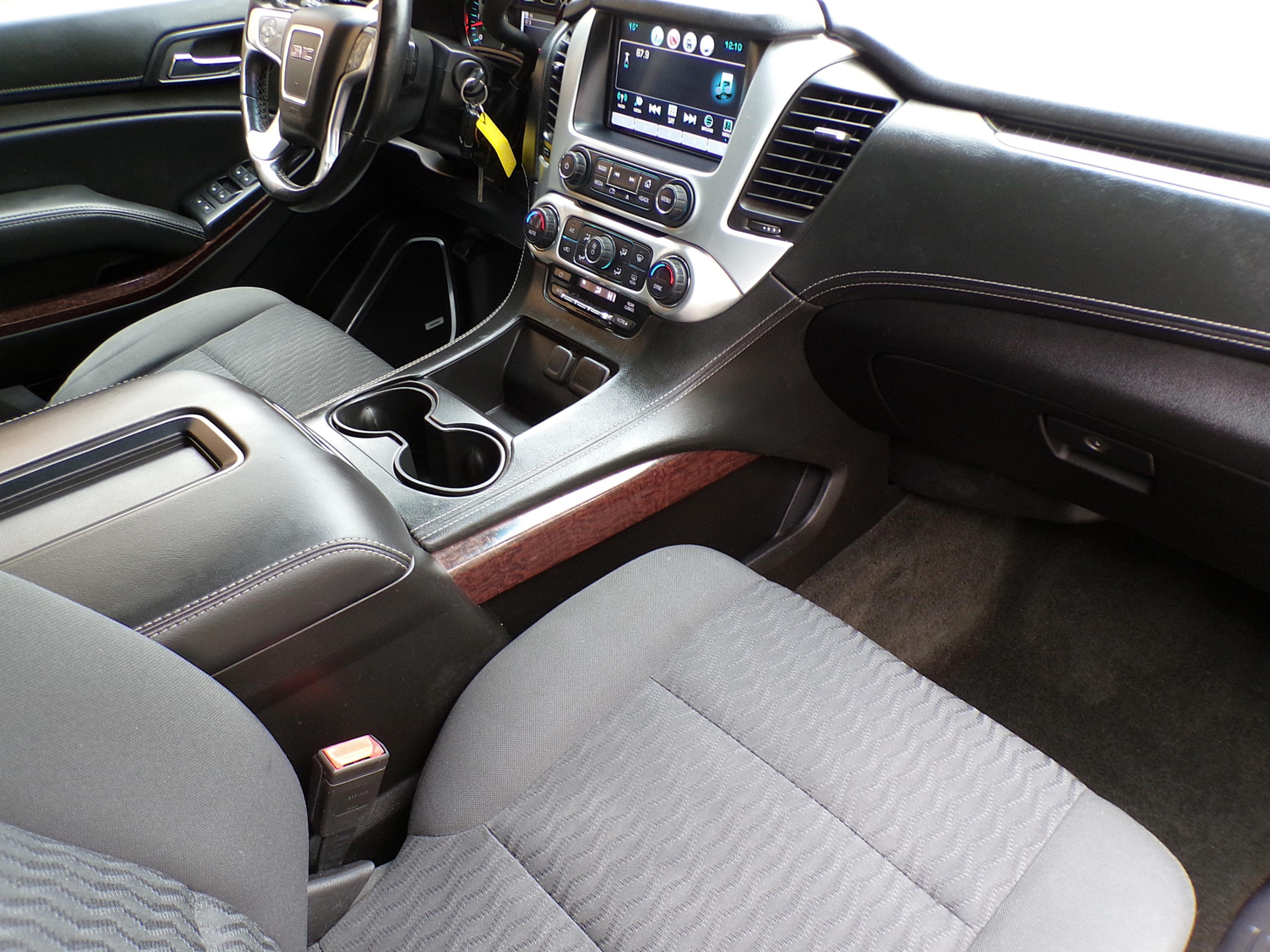 /autogallery/2017-GMC-Yukon-019587315303283503.jpg