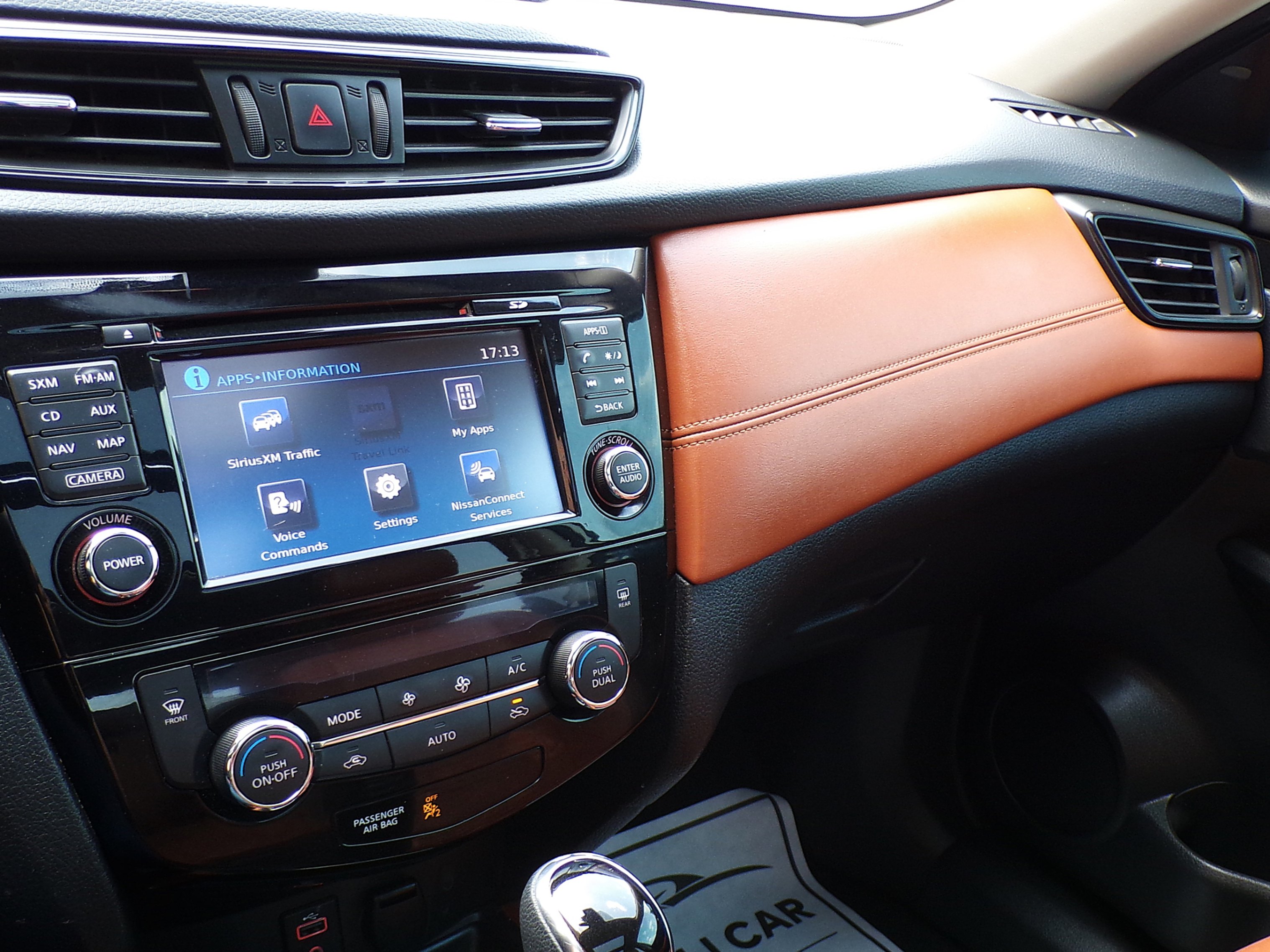 /autogallery/2017-Nissan-Rogue-013441011770347844.jpg
